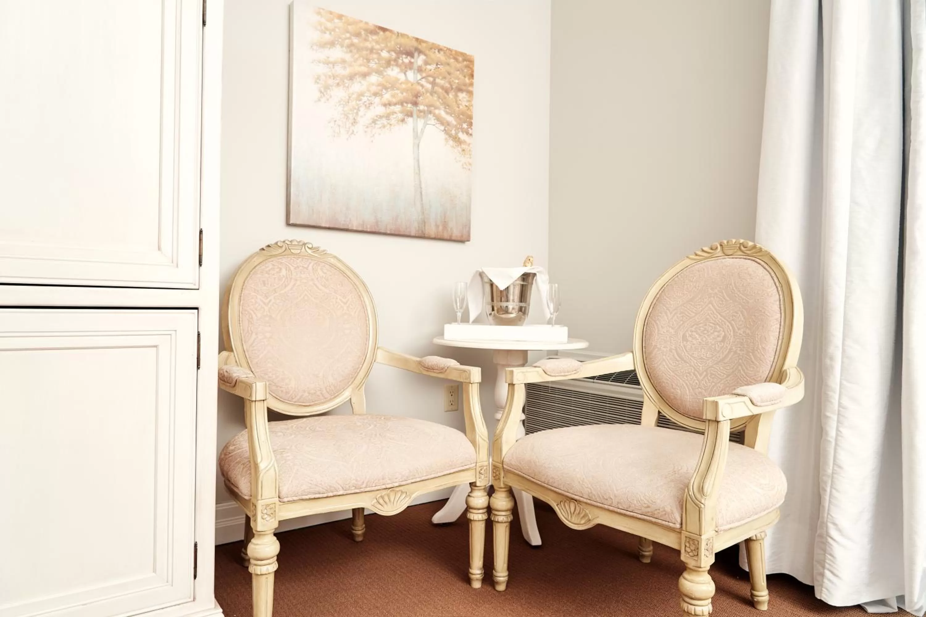 Seating area in RiverRock Inn