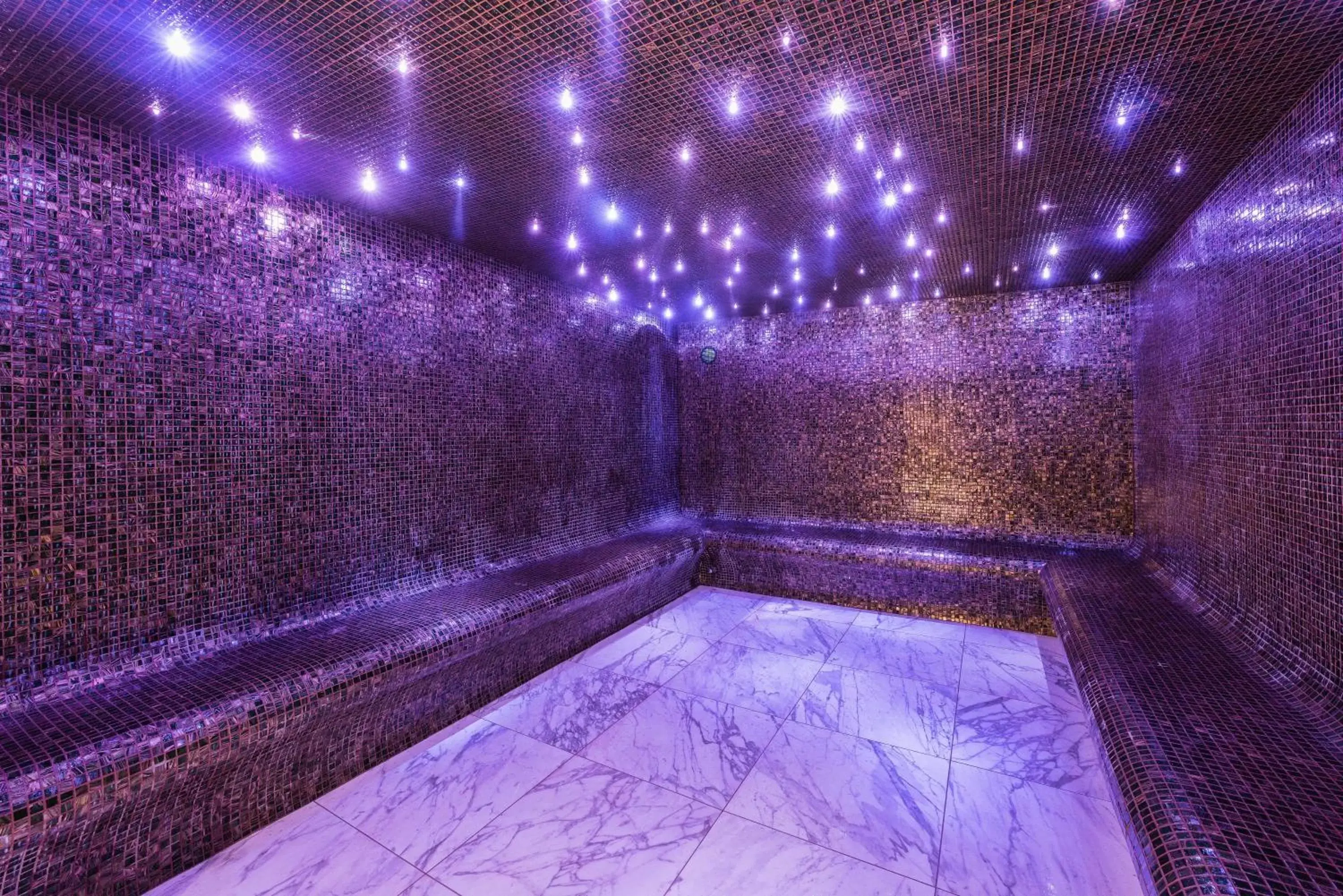 Steam room in Fahrenheit Seven Courchevel