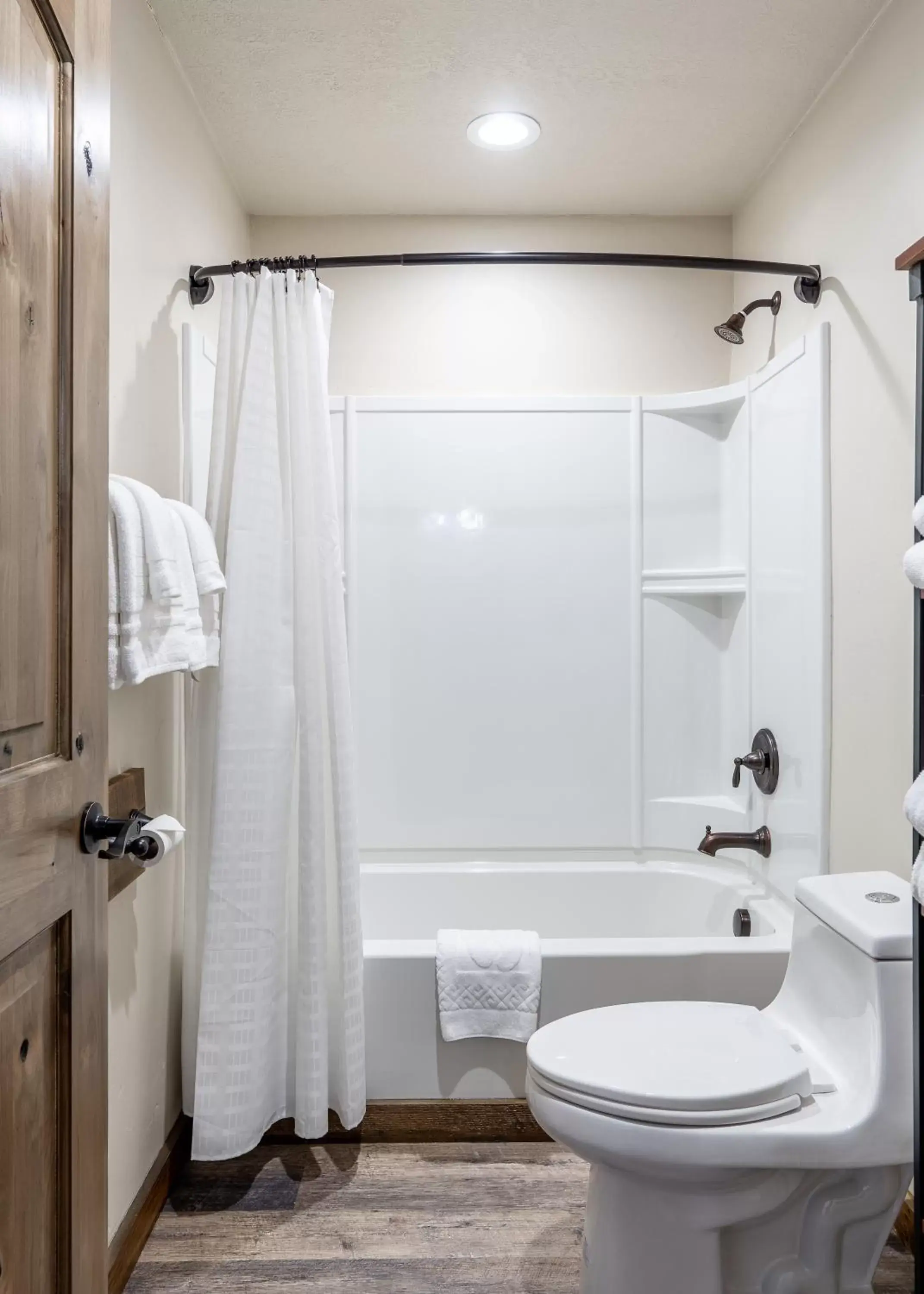 Shower, Bathroom in The Adventure Inn Yellowstone