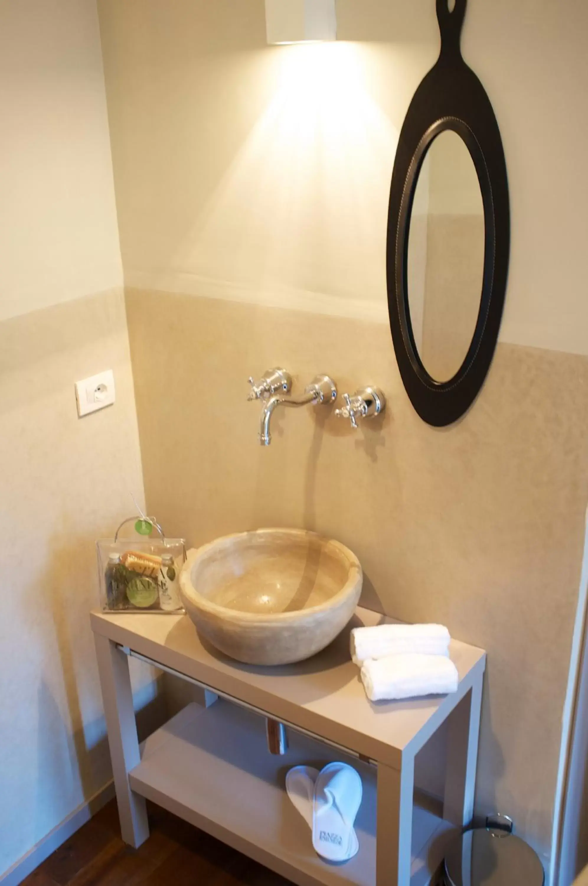 Bathroom in Piazza Farnese Luxury Suites