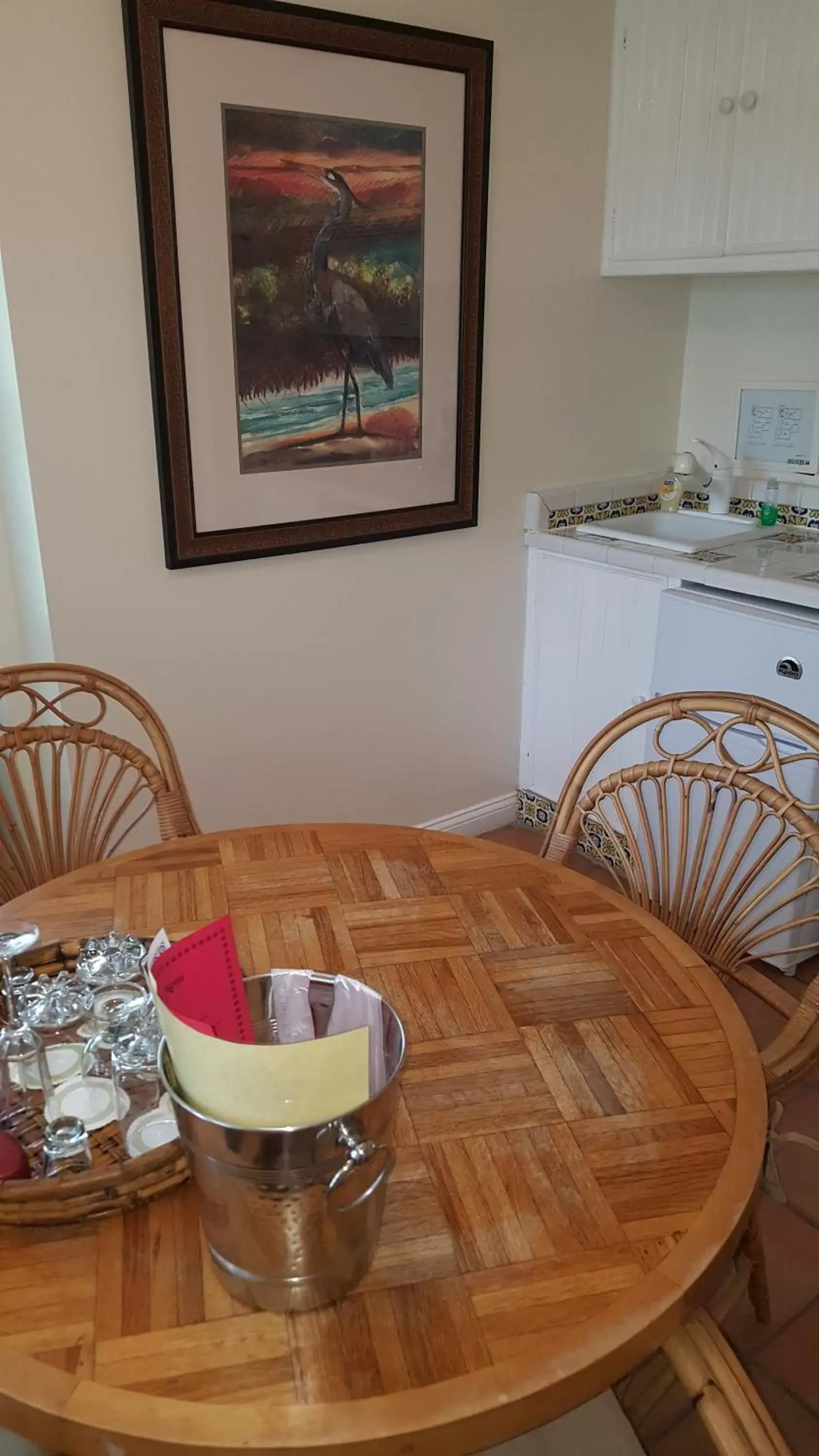 Kitchen or kitchenette, Dining Area in The Caribbean Court Boutique Hotel