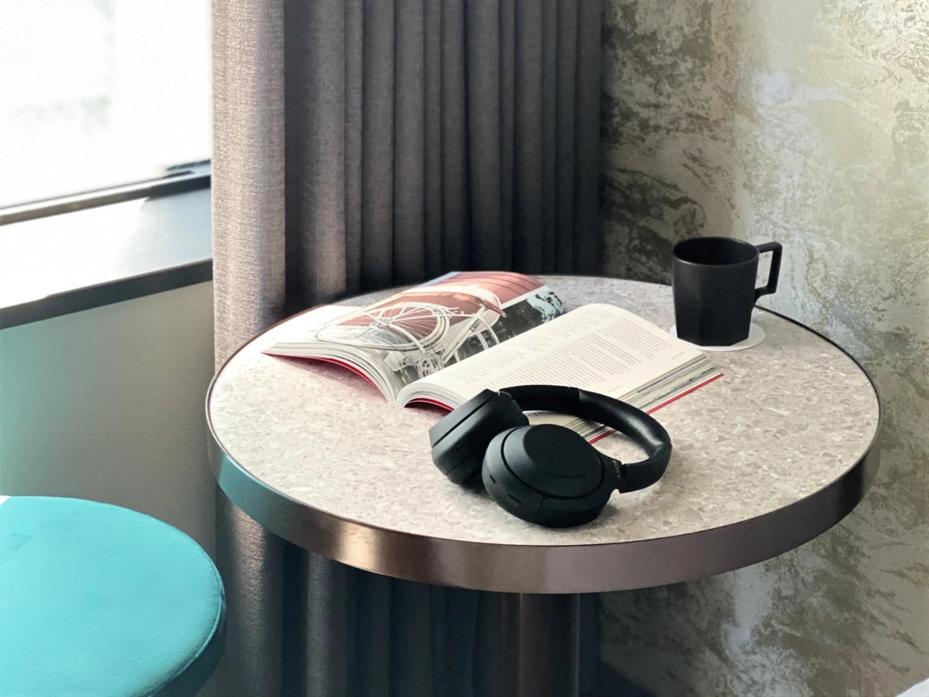 Photo of the whole room in the b ginza