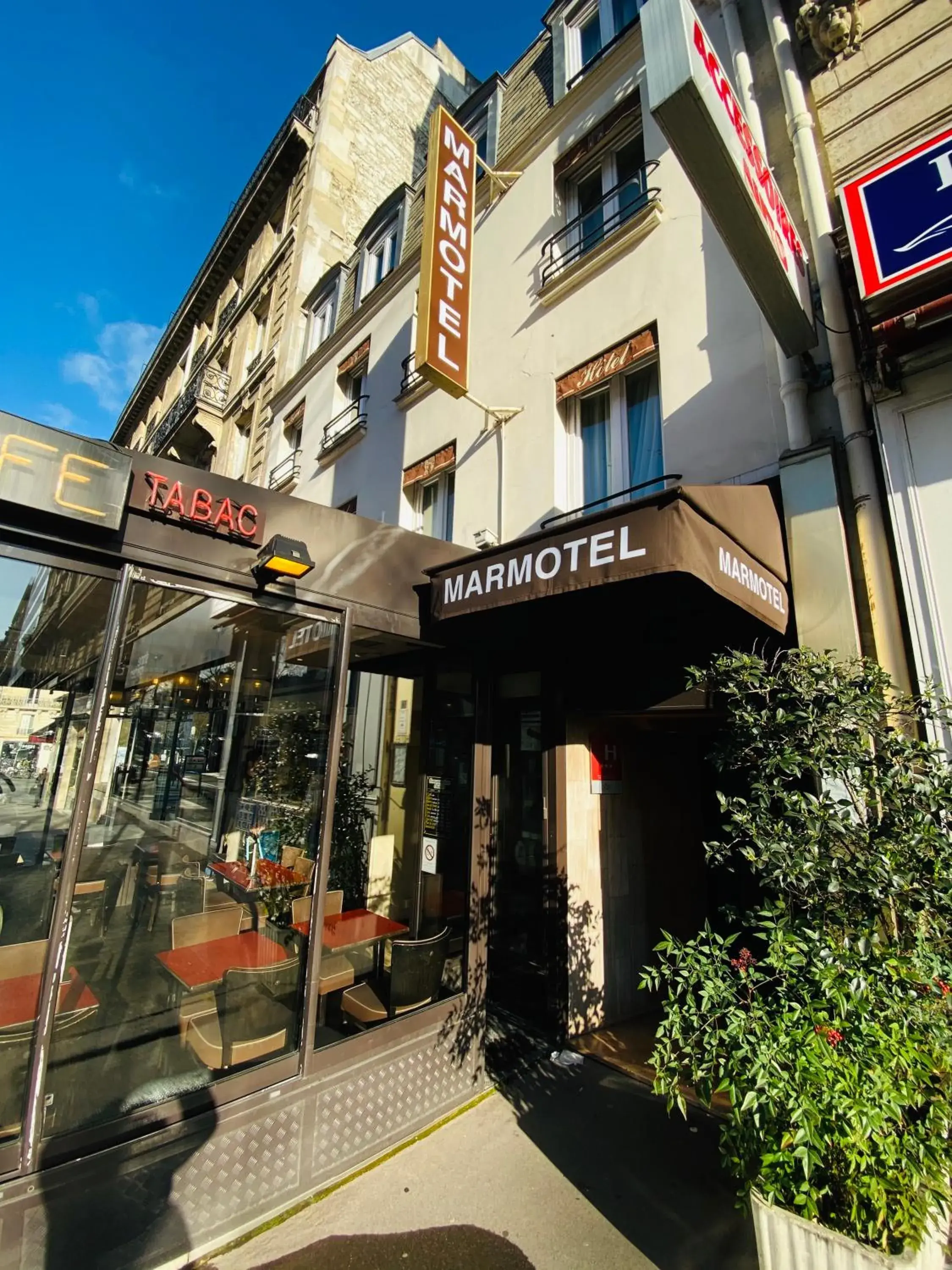 Property building in Hotel Marmotel Etoile