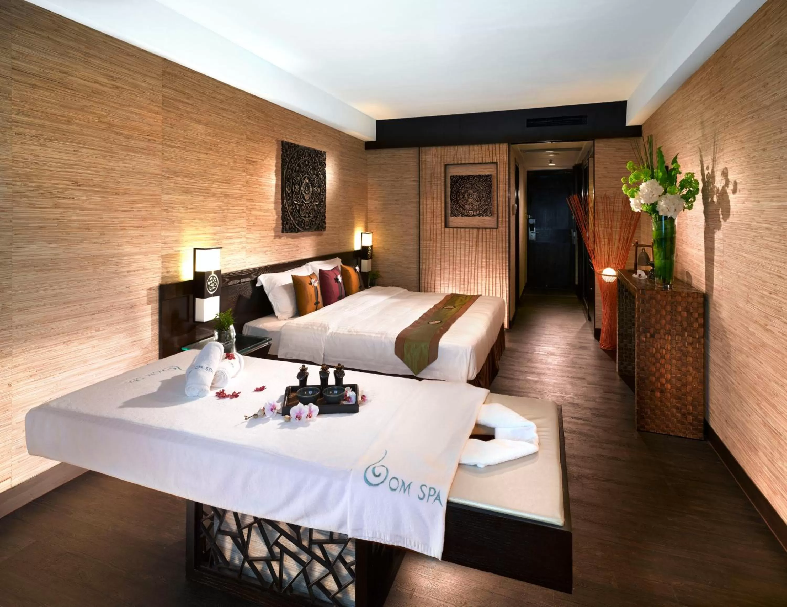 Massage, Bed in Regal Riverside Hotel