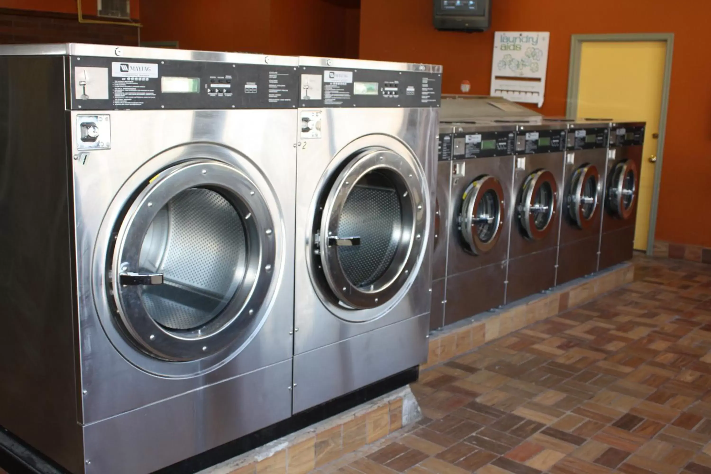 Area and facilities, Kitchen/Kitchenette in Gateway Inn