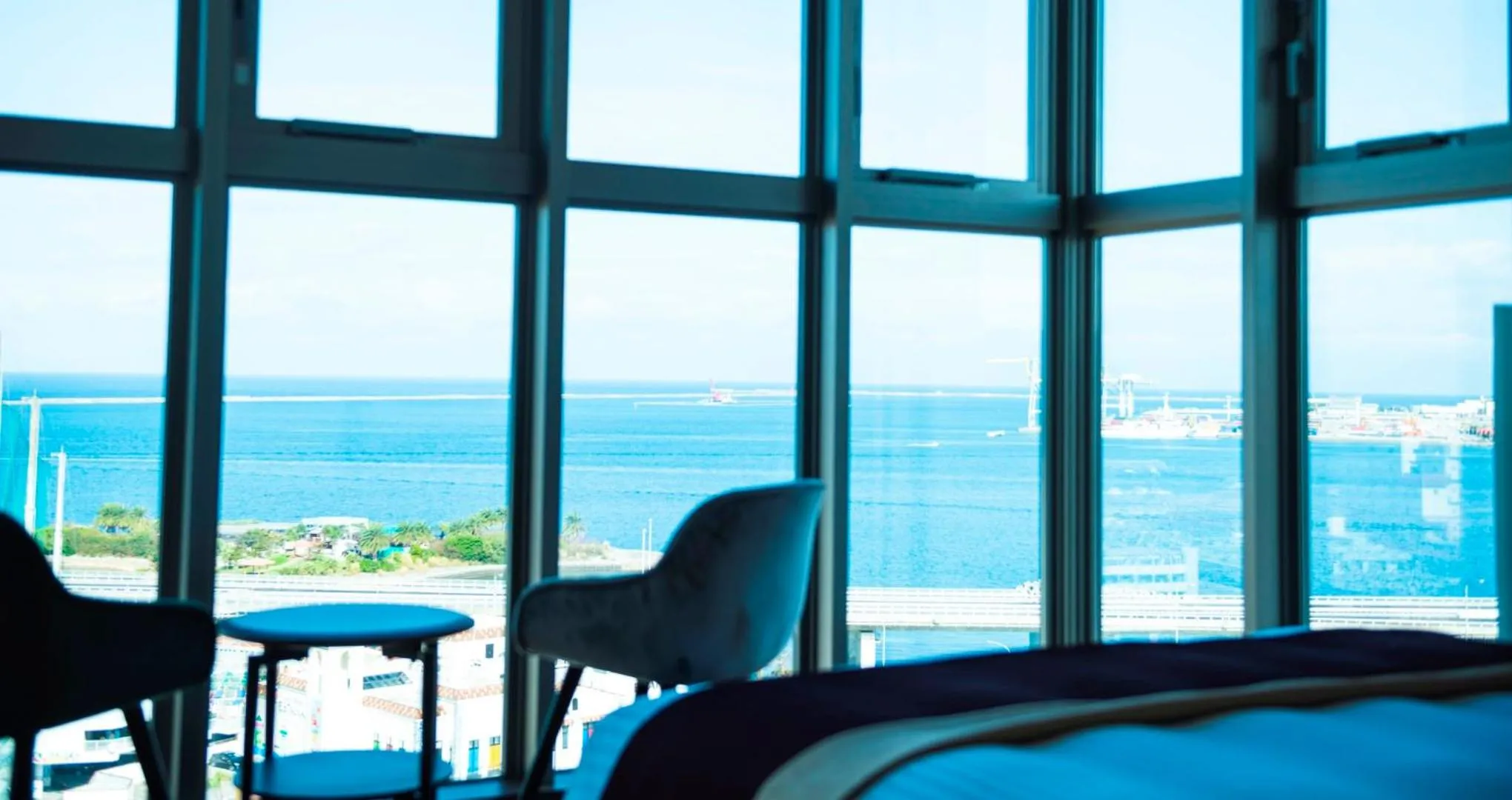 Sea view, Bed in HOTEL SANSUI NAHA Ryukyu Onsen Naminoue-No-Yu