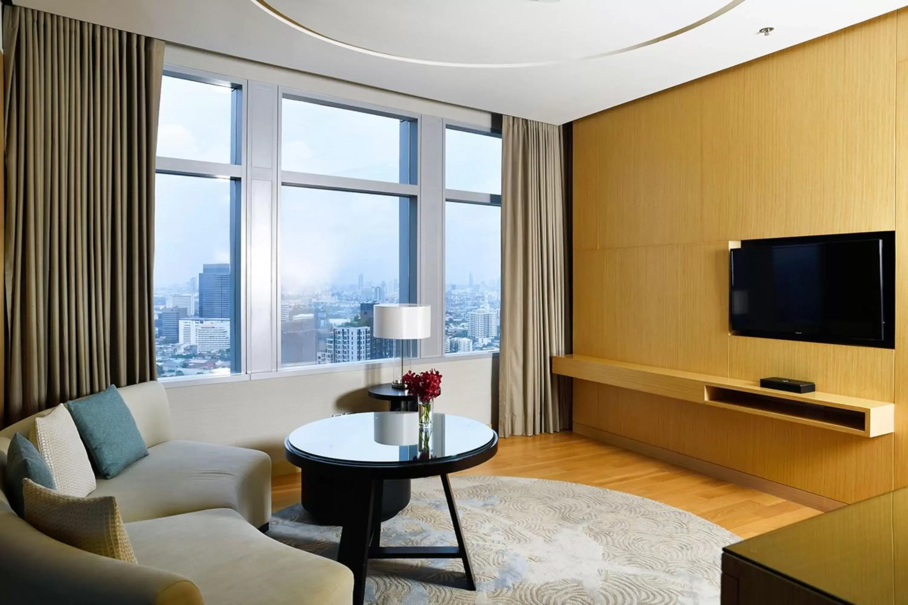 Living room, Seating Area in Bangkok Marriott Hotel Sukhumvit