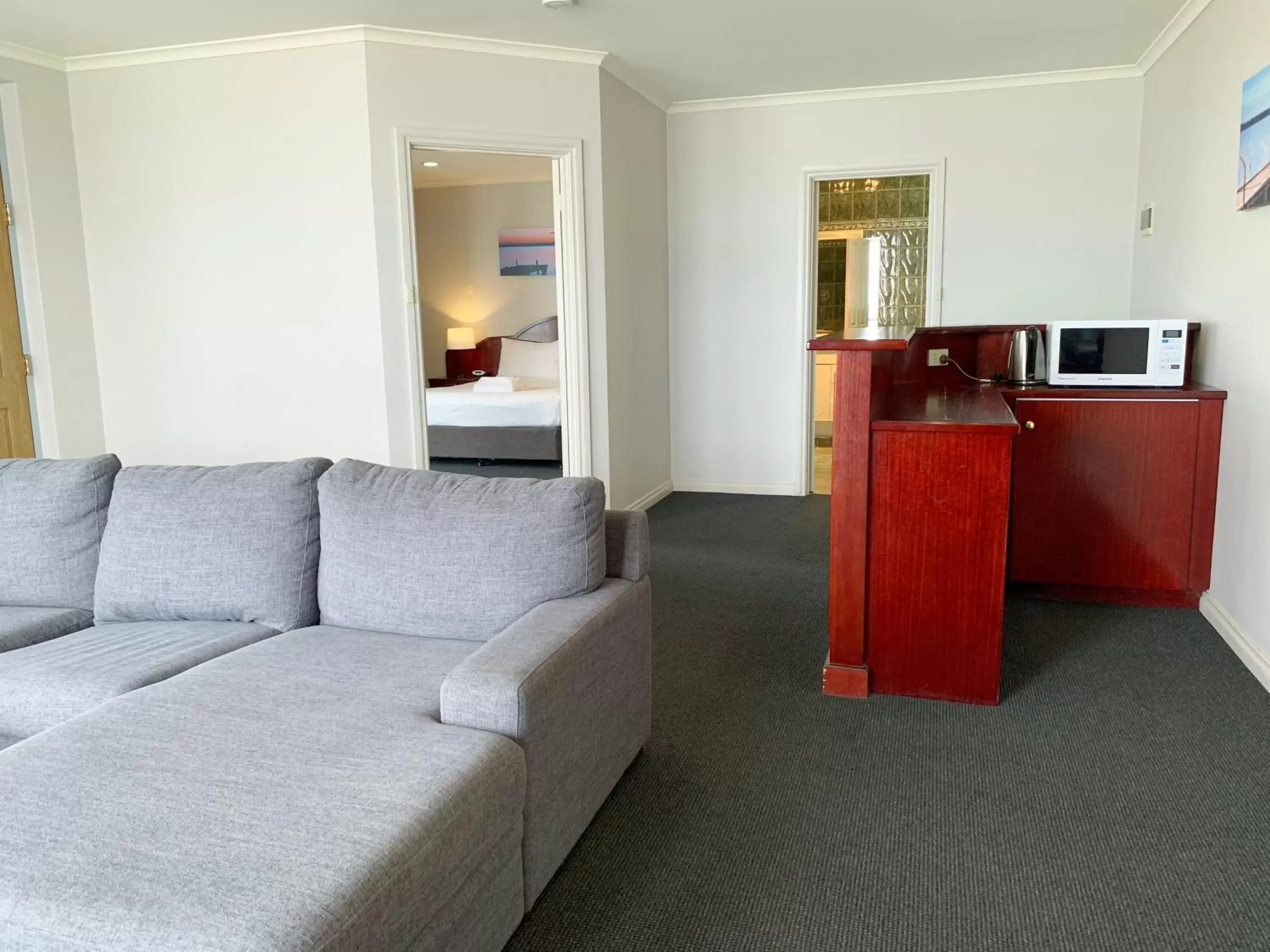 Living room, Seating Area in Hilton Motel