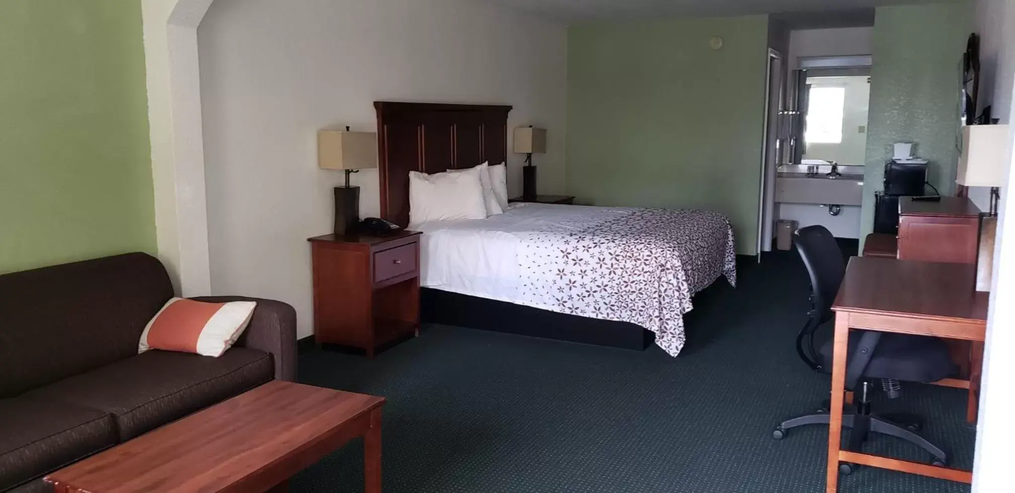 Bed in Garden inn & suites pine Mountain
