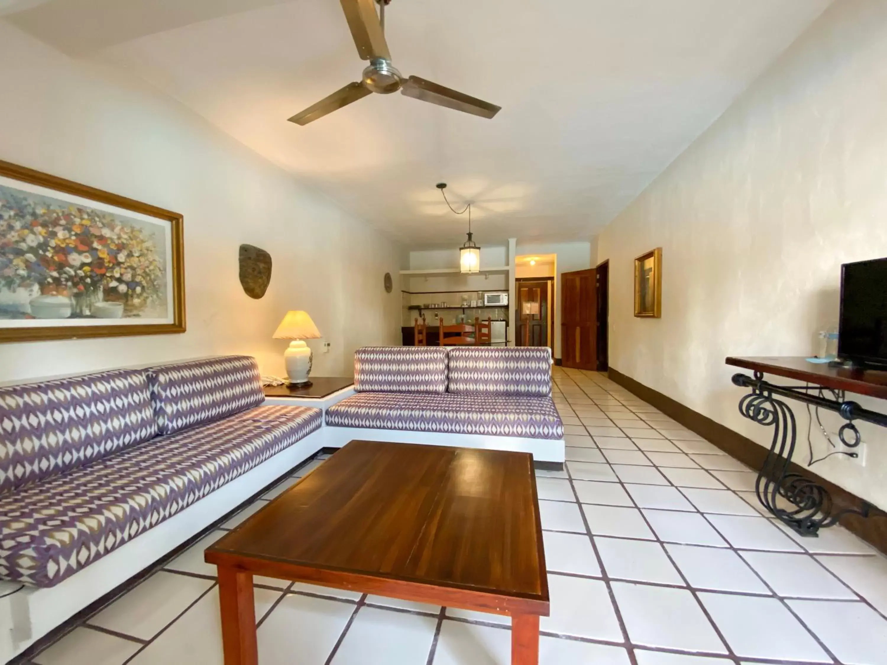 TV and multimedia, Kitchen/Kitchenette in Puerto de Luna Pet Friendly and Family Suites