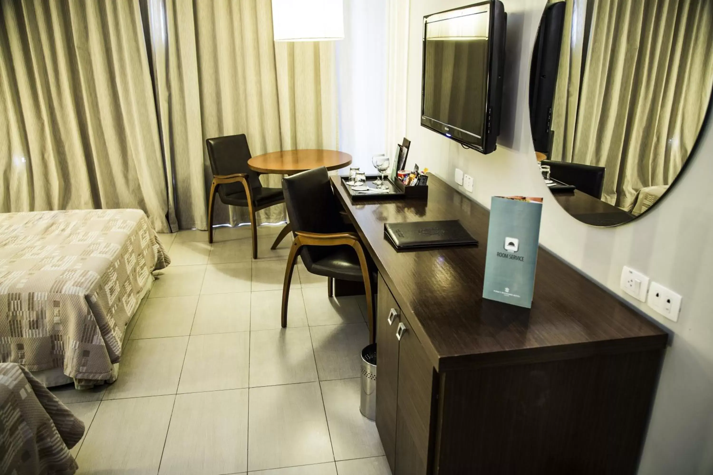 Photo of the whole room, TV/Entertainment Center in Parque Balneário Santos by Atlantica Hotels