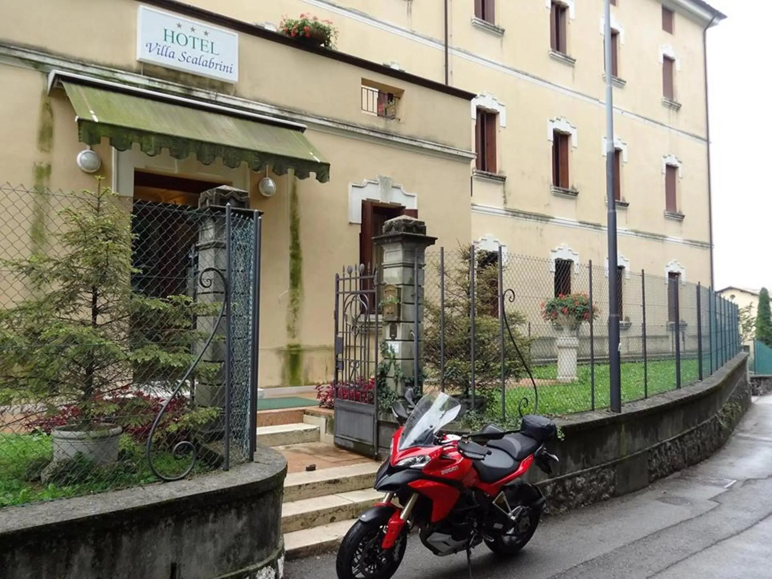 Facade/entrance in Villa Scalabrini