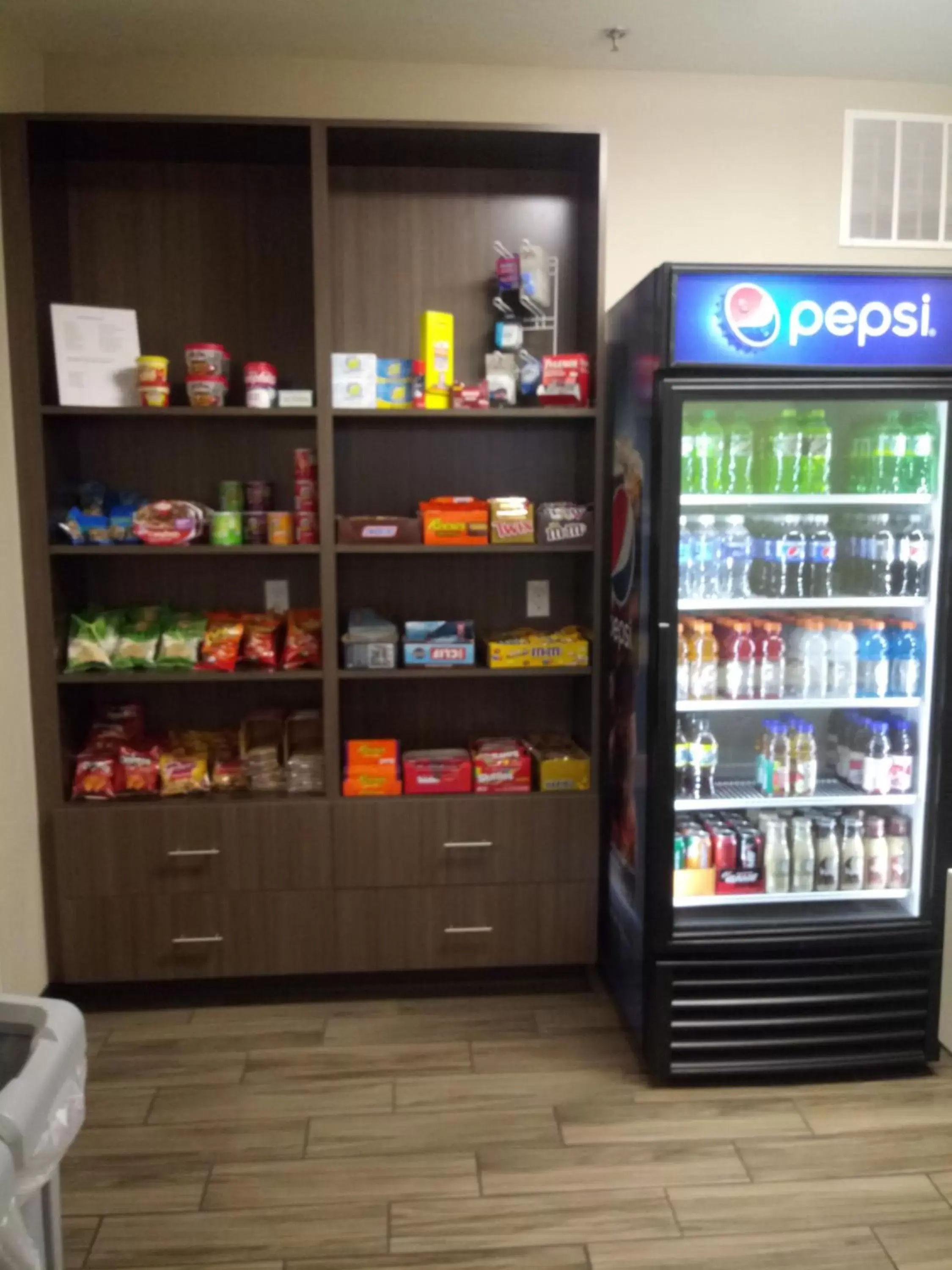Food and drinks, Supermarket/Shops in Sleep Inn & Suites Wisconsin Rapids