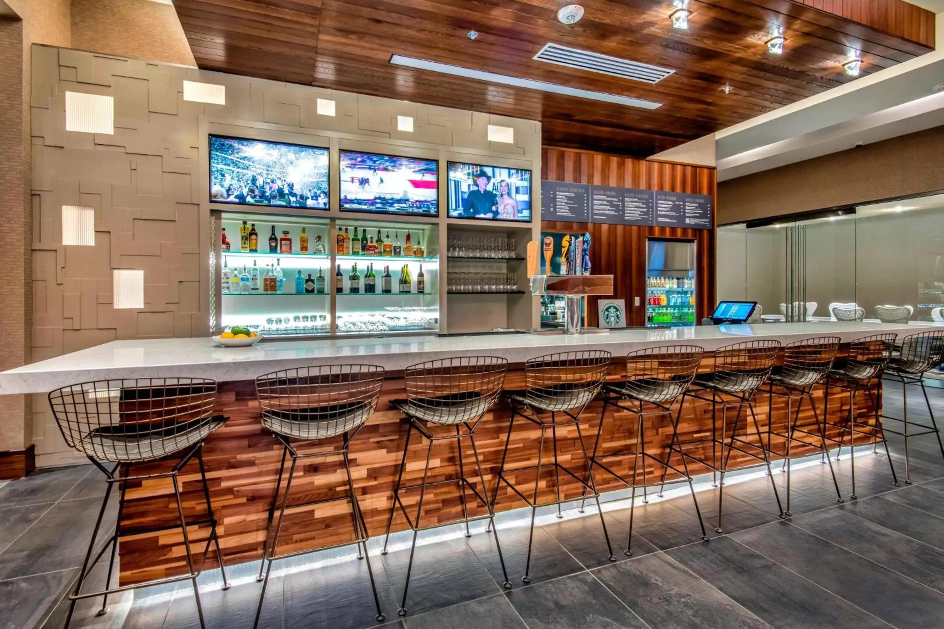 Restaurant/places to eat, Lounge/Bar in Courtyard by Marriott Raleigh Cary/Parkside Town Commons