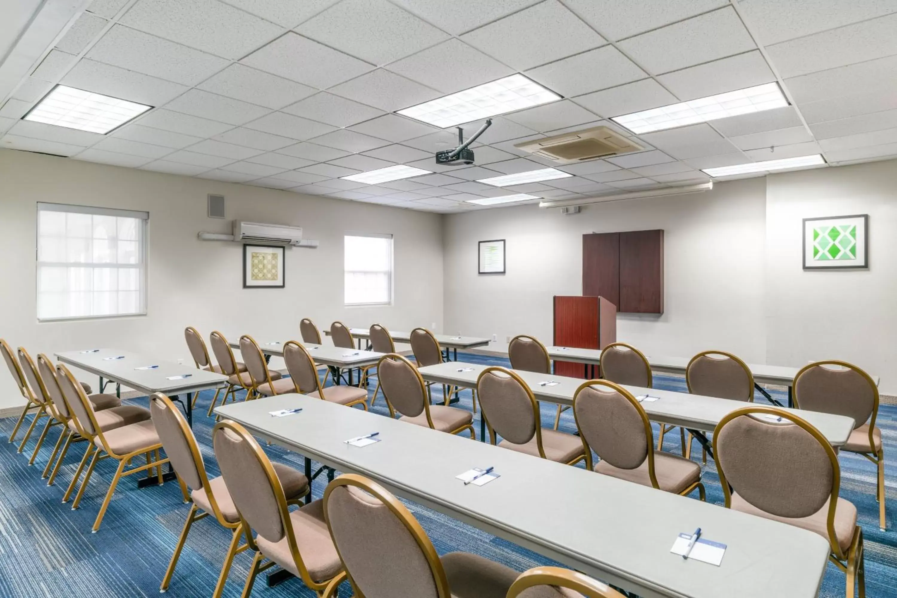 Meeting/conference room in Holiday Inn Express Prince Frederick, an IHG Hotel