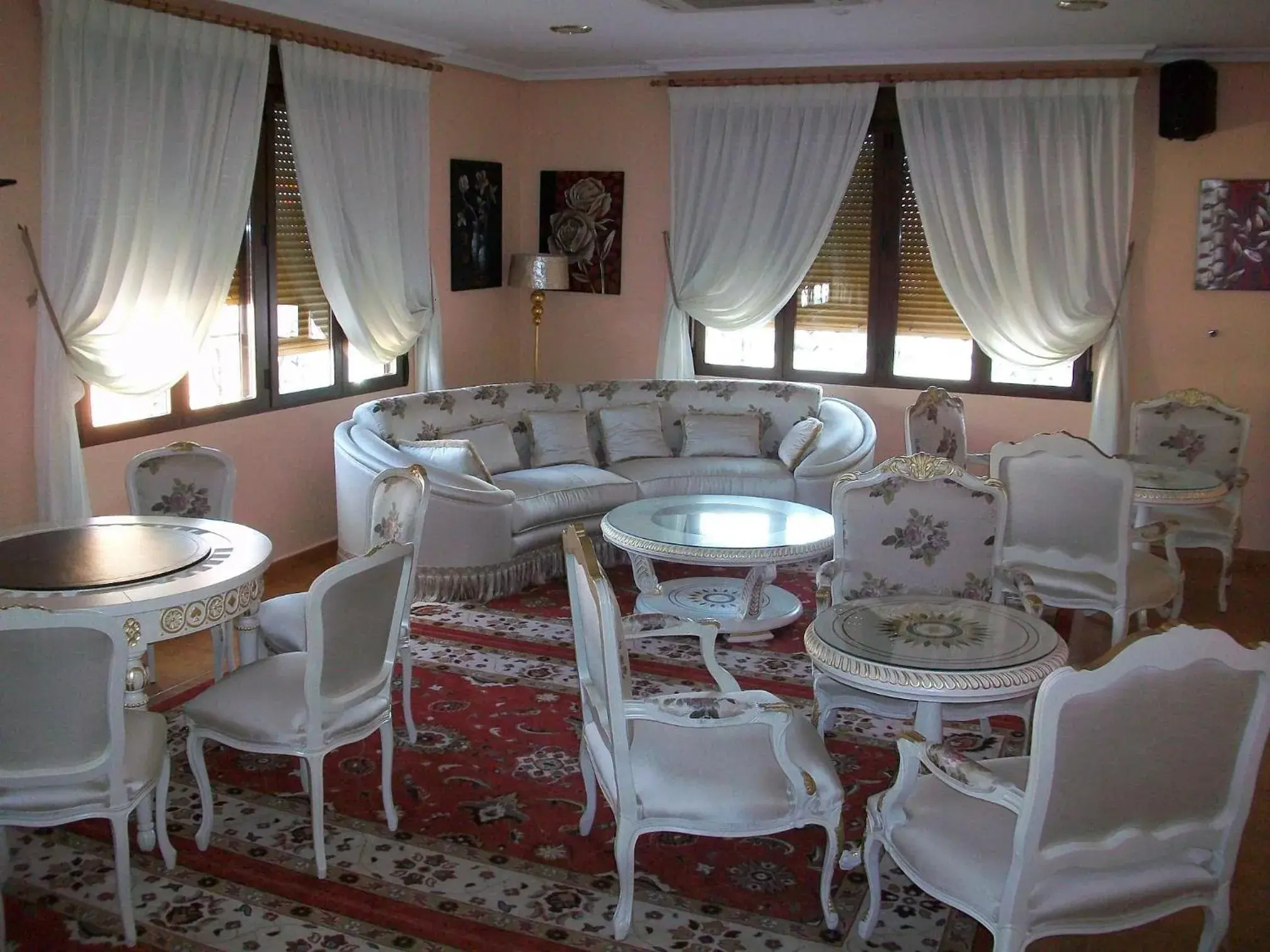 Communal lounge/ TV room, Restaurant/Places to Eat in Hotel Flor de la Mancha