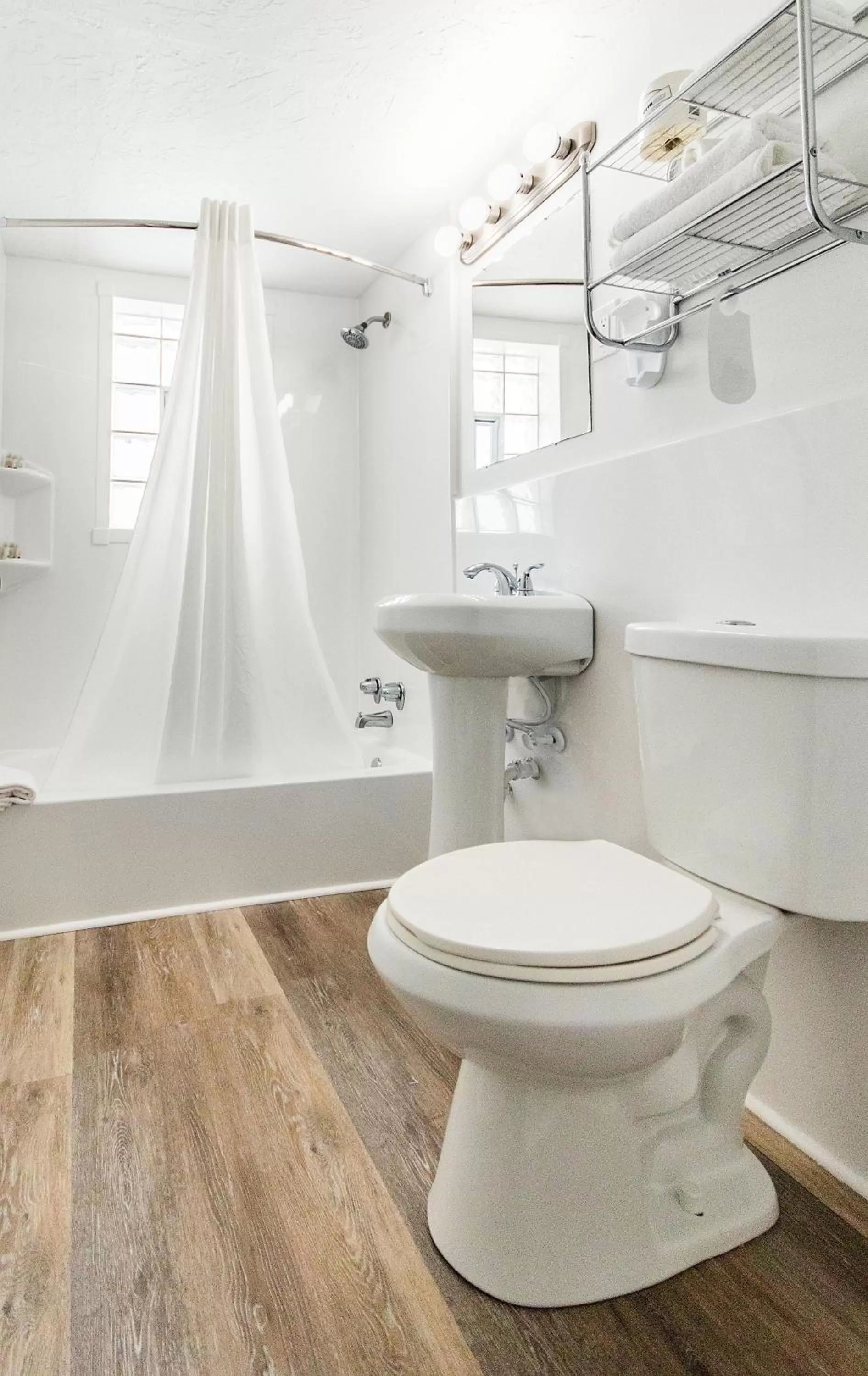 Bathroom in Lorraine Hotel