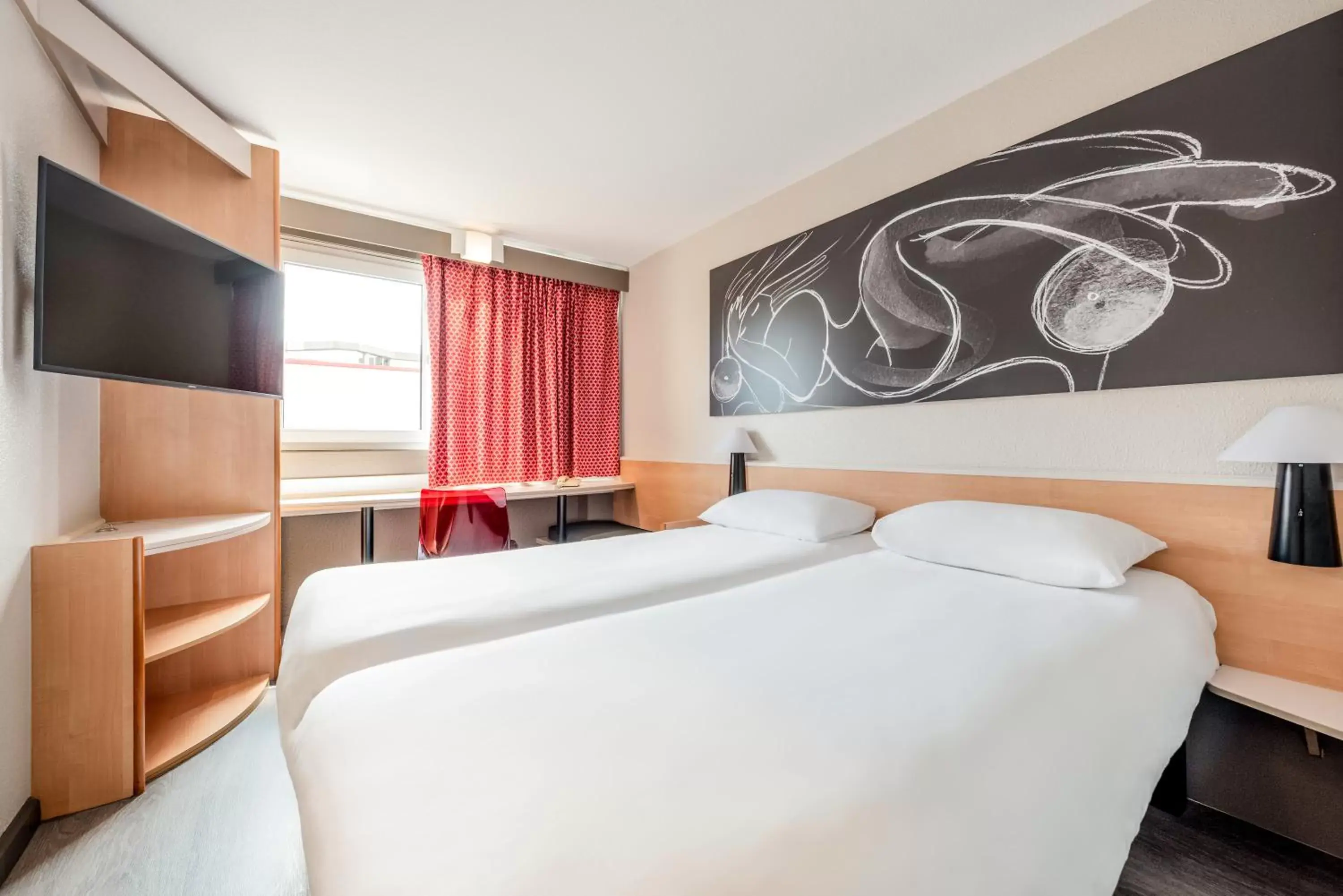 Photo of the whole room, Bed in ibis Lille Roubaix Centre Grand-Place