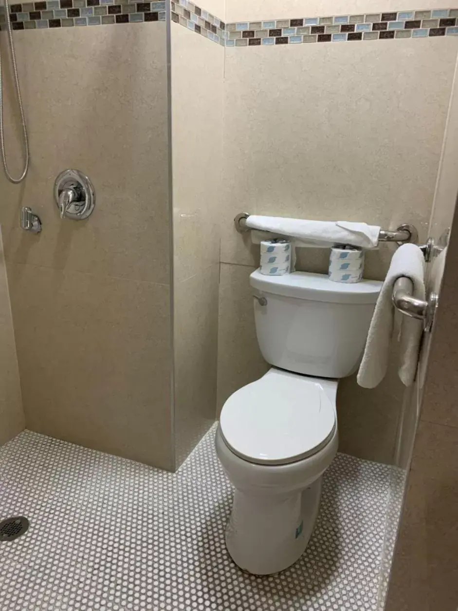 Bathroom in Motel 6 Englewood