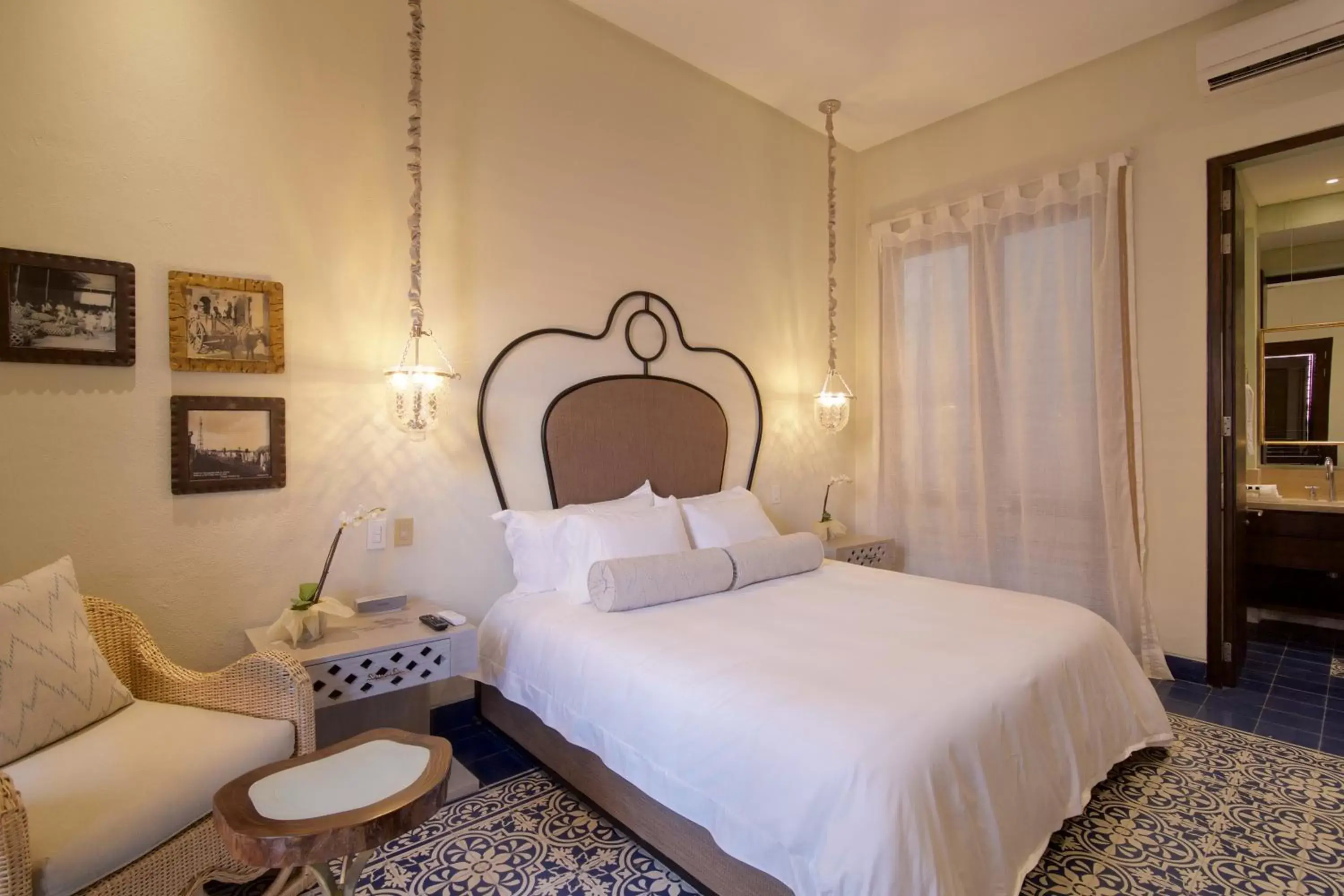 Shower, Bed in Hotel Capellán de Getsemaní