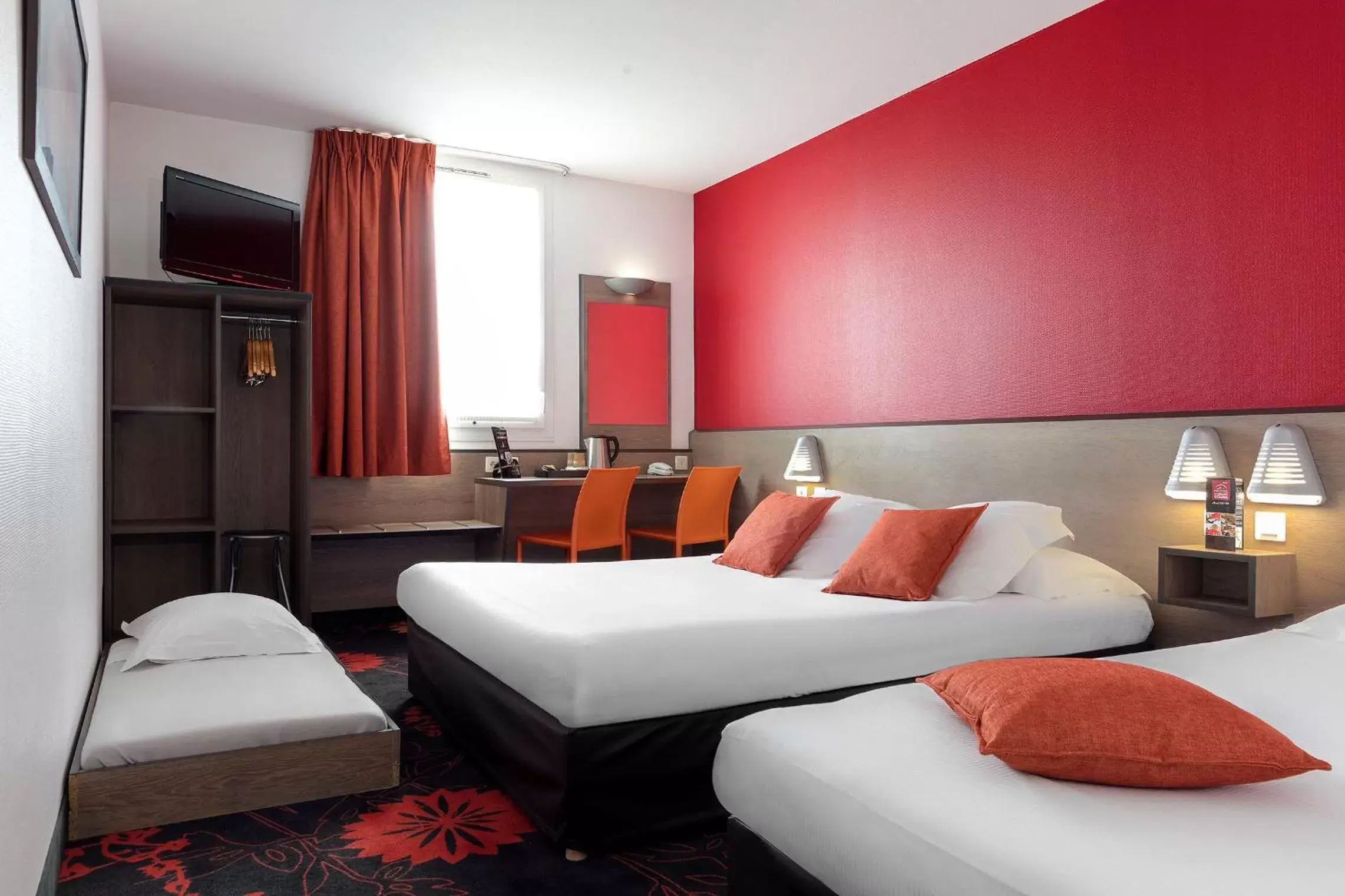 Bed in Hotel Clermont Estaing Bed in Hotel Clermont Estaing