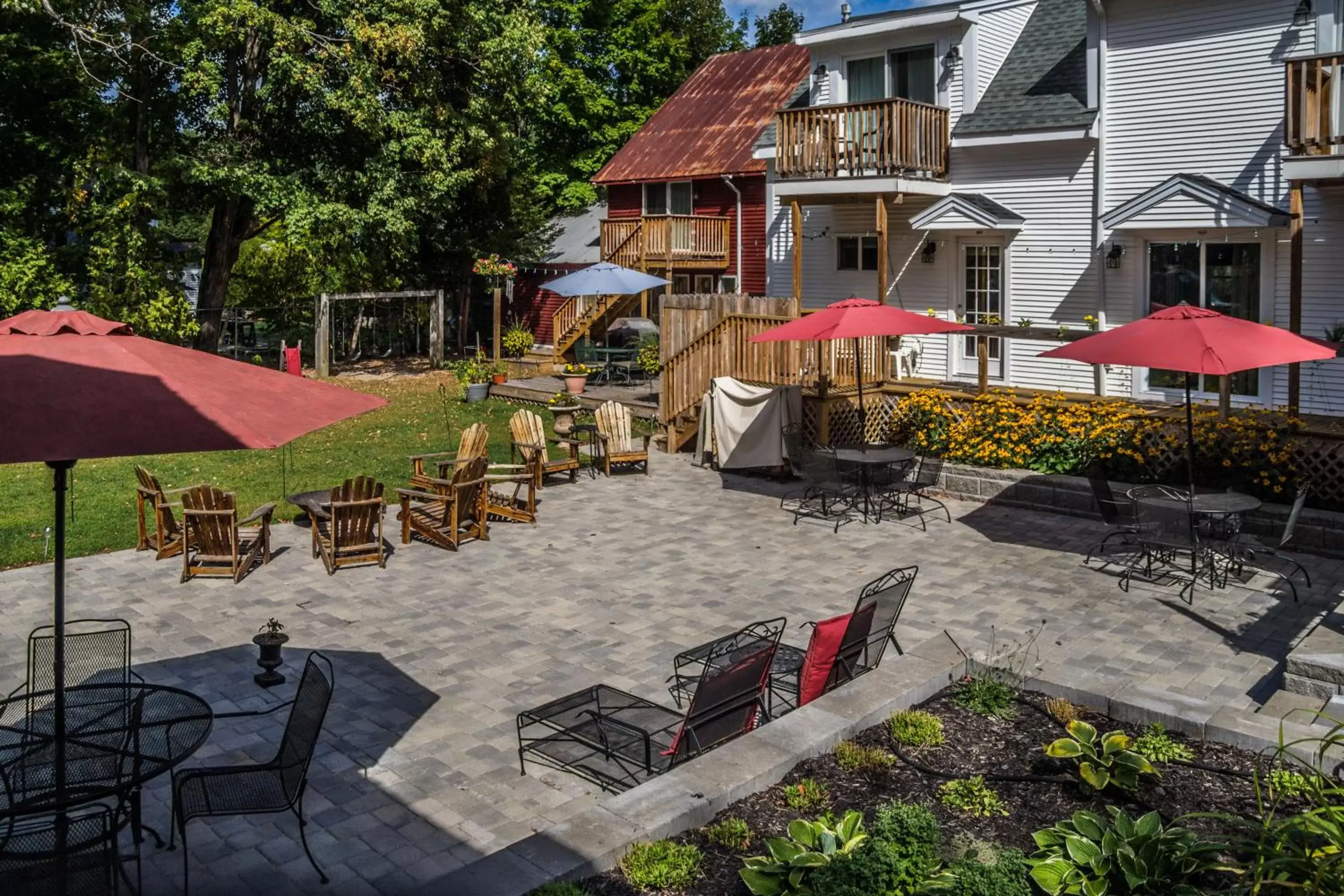 Patio, Property Building in Cranmore Inn and Suites, a North Conway boutique hotel