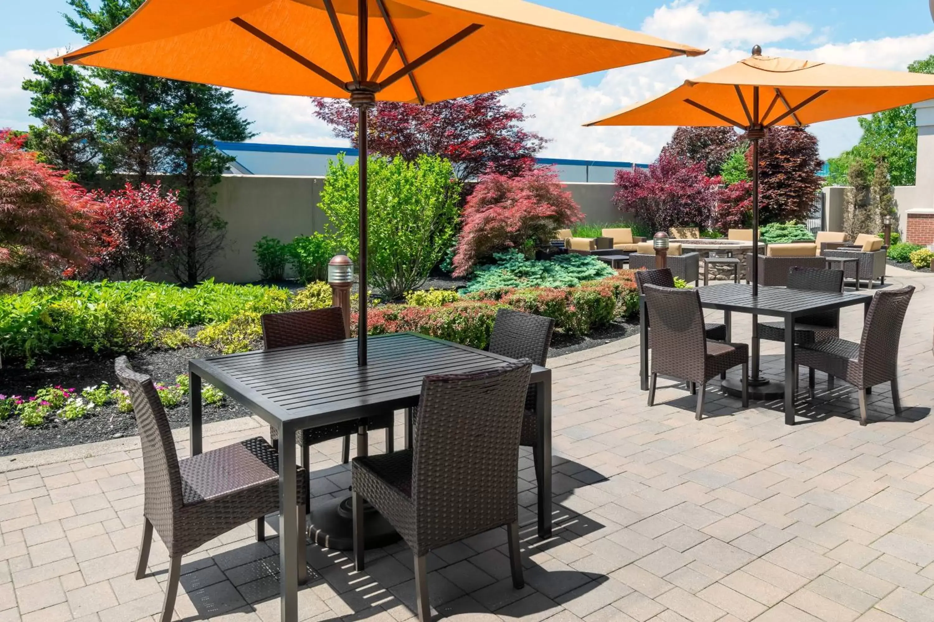 Property building, Restaurant/Places to Eat in Courtyard by Marriott Buffalo Airport