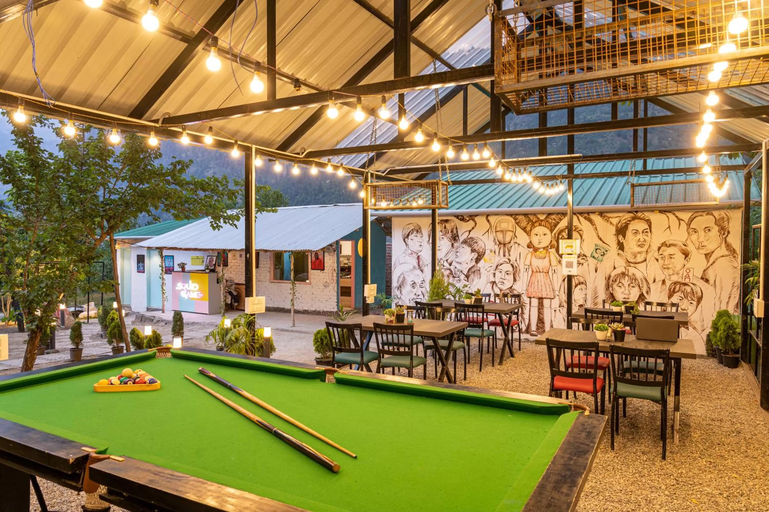 Whoopers Hostel Manali