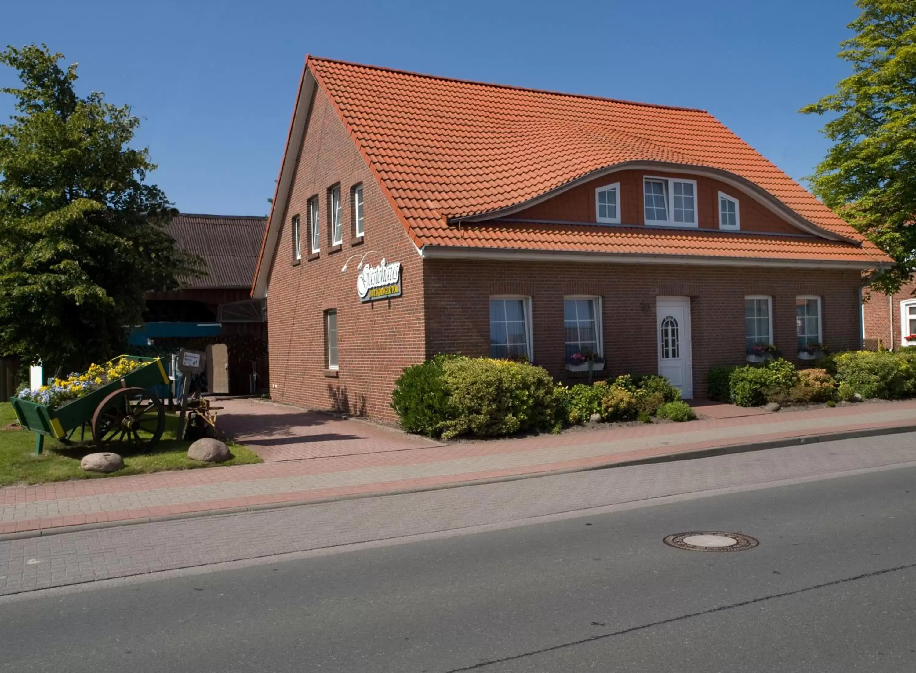 Facade/entrance, Property Building in Landhotel Butjadinger Tor