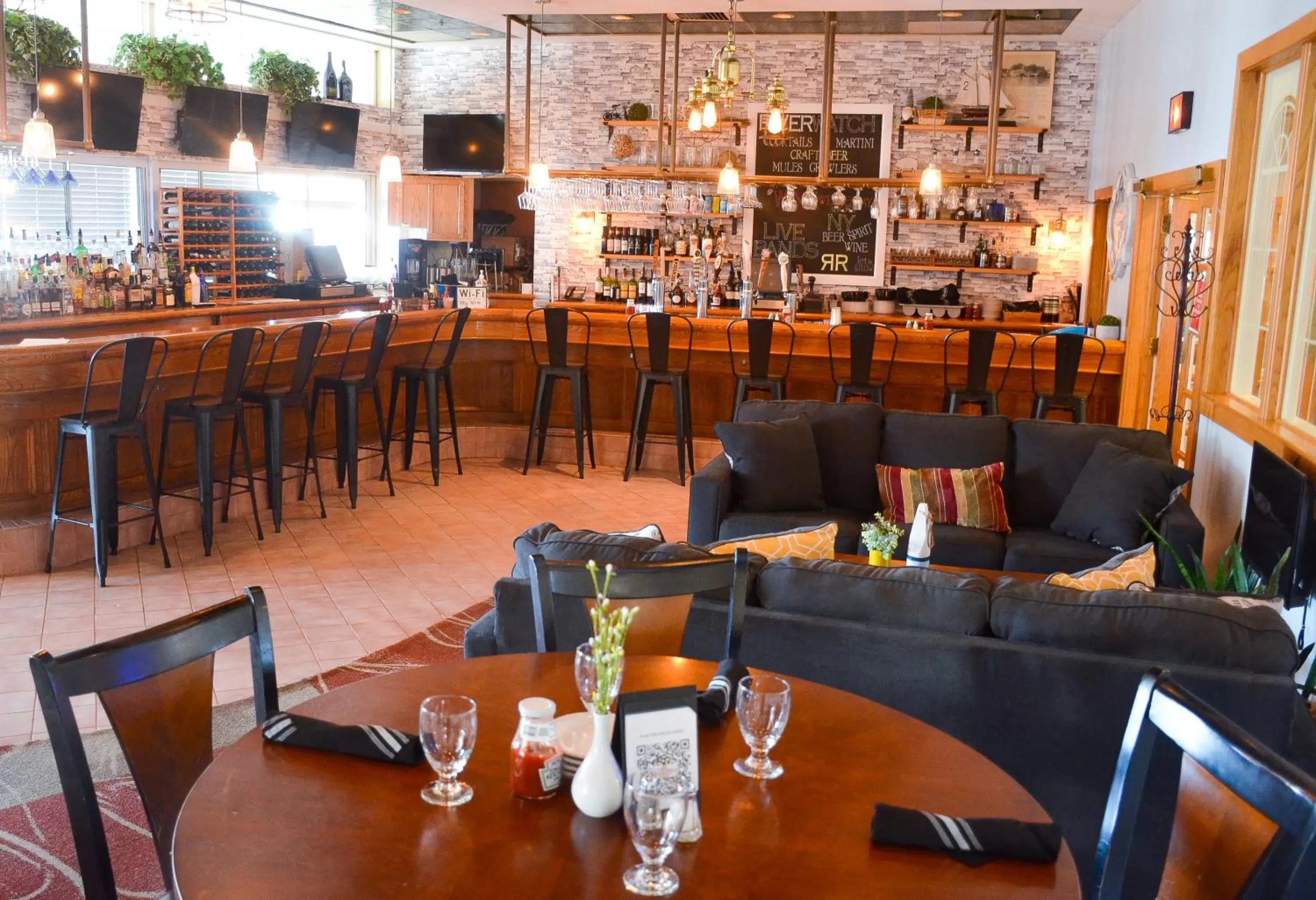 Restaurant/Places to Eat in Riveredge Resort Hotel