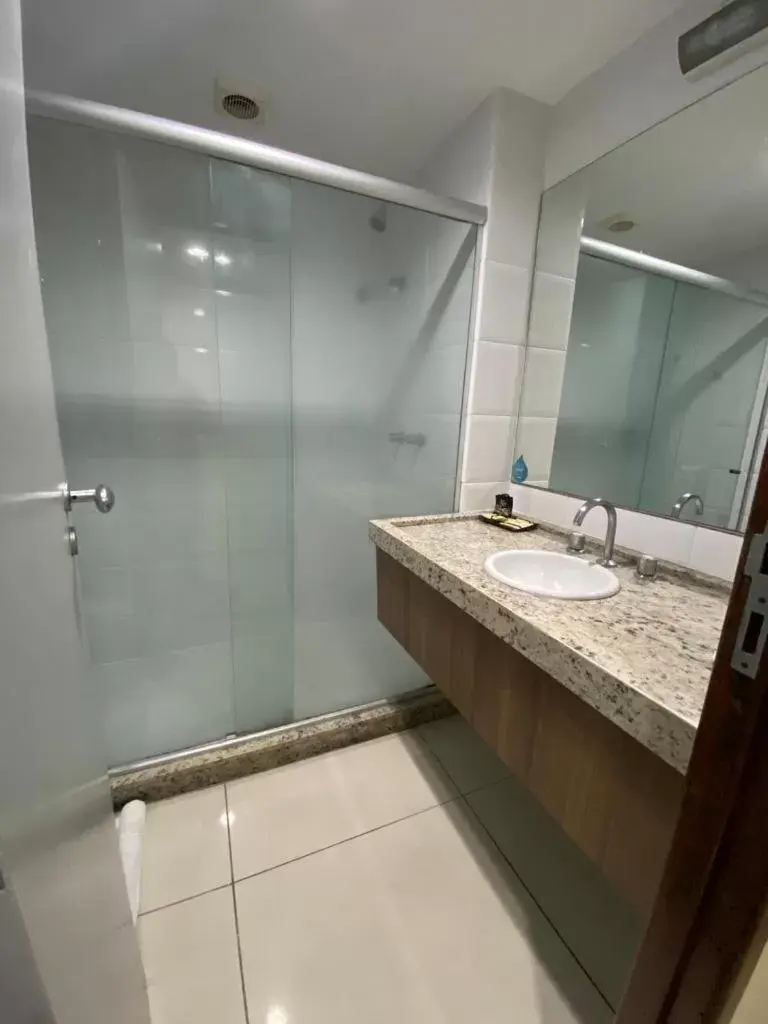 Bathroom in Nobile Suítes Tambaú