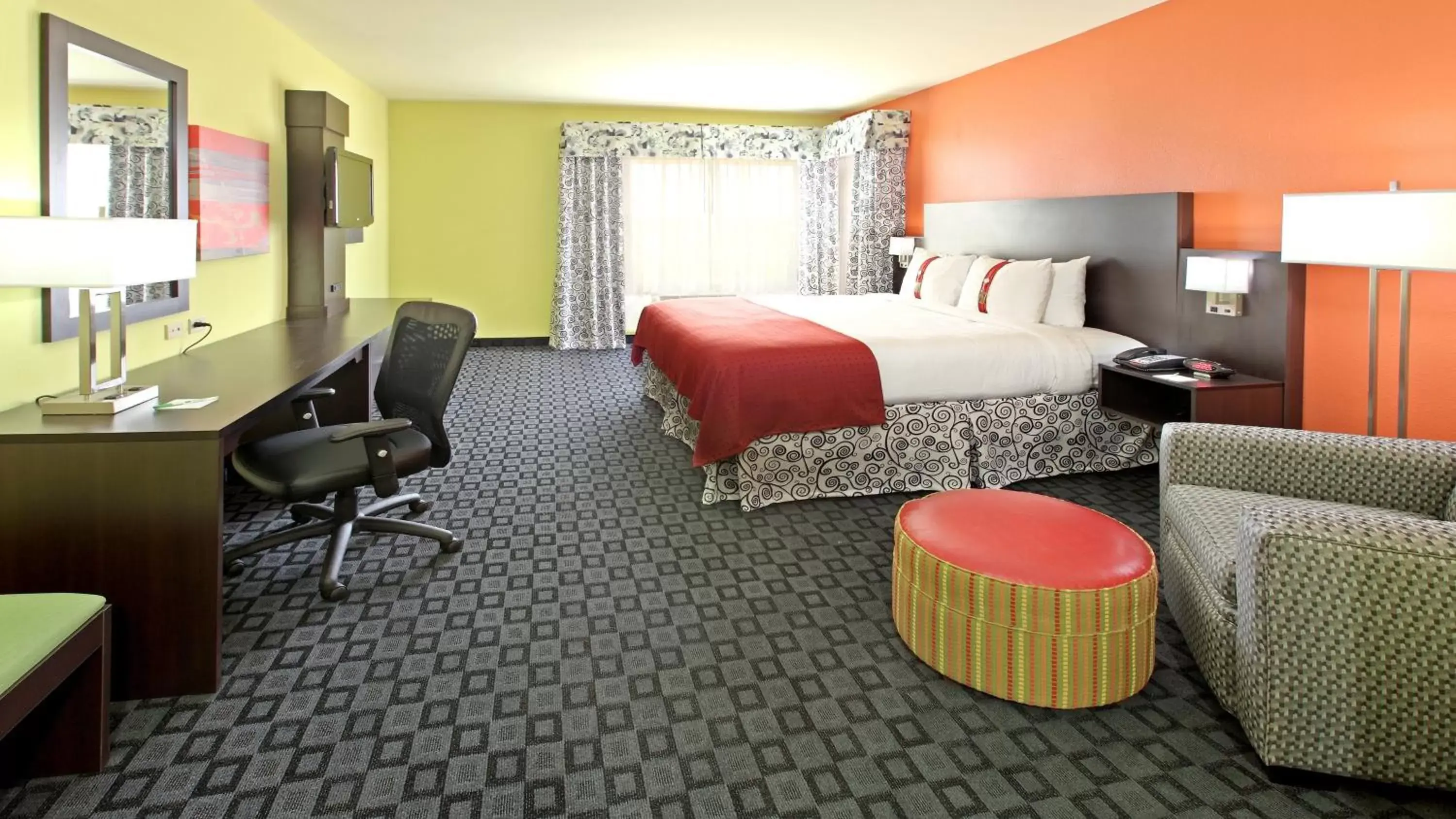 Photo of the whole room in Holiday Inn Garland, an IHG Hotel