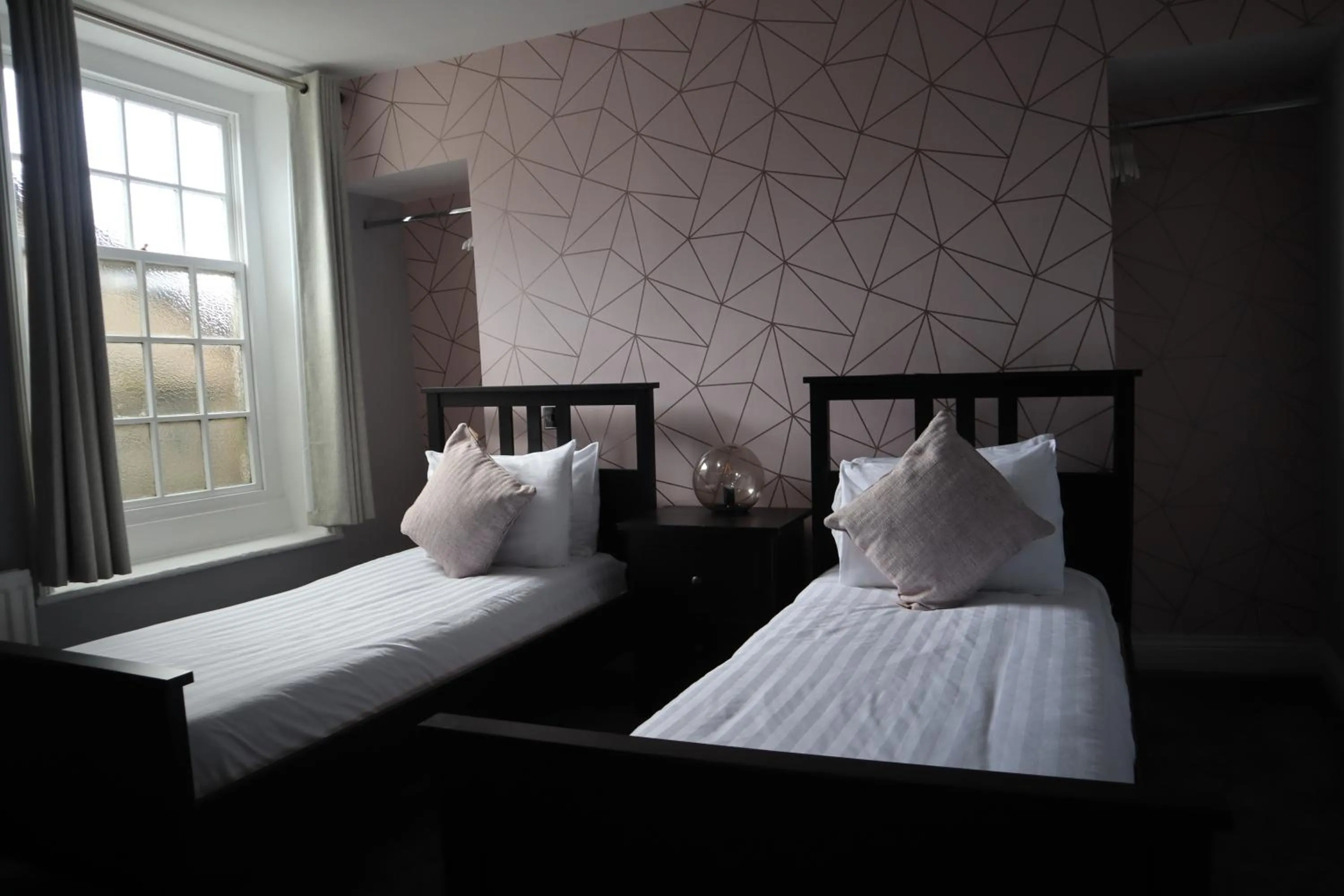 Photo of the whole room, Bed in Hardwick Arms Hotel