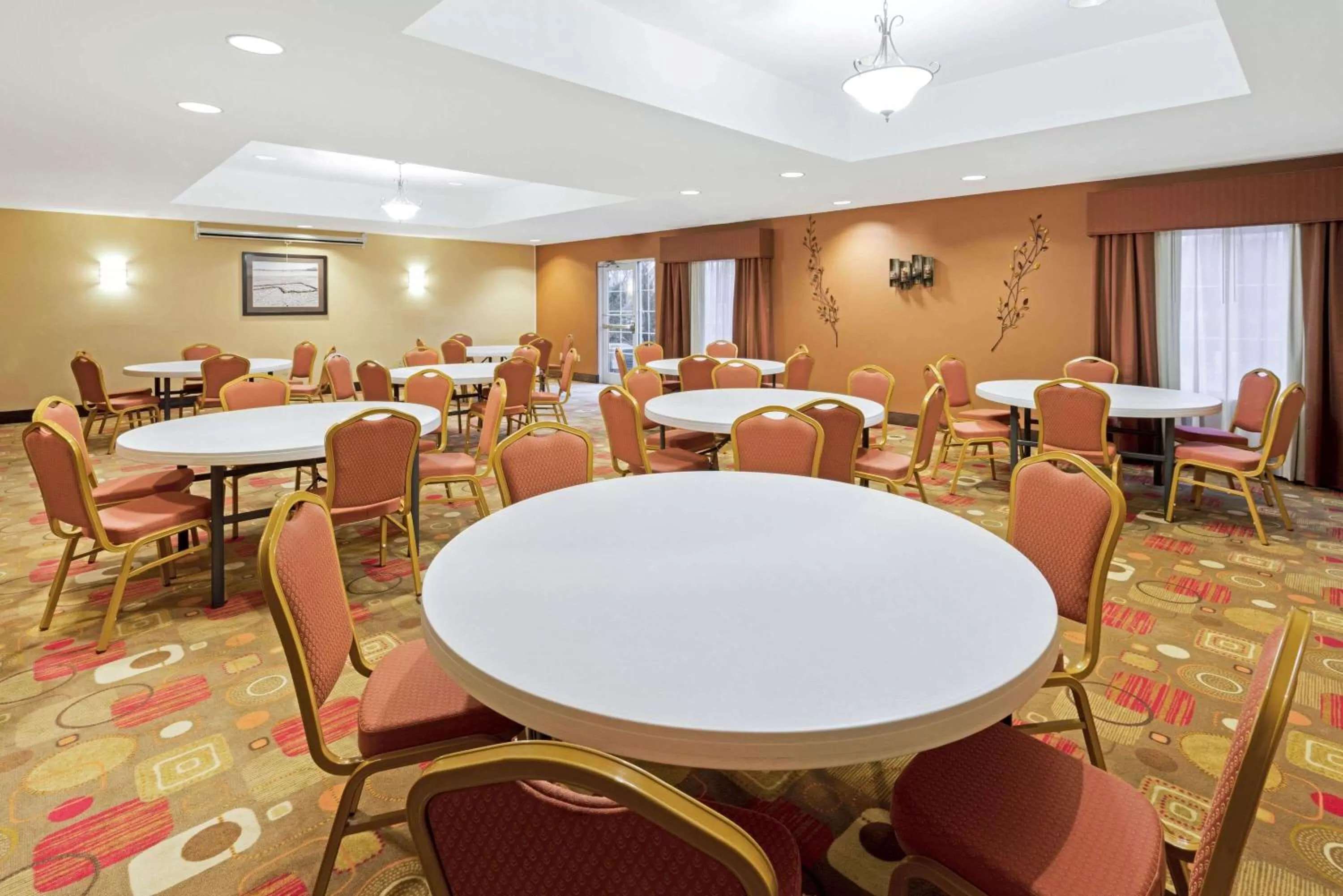 Banquet/Function facilities in La Quinta by Wyndham Stillwater -University Area