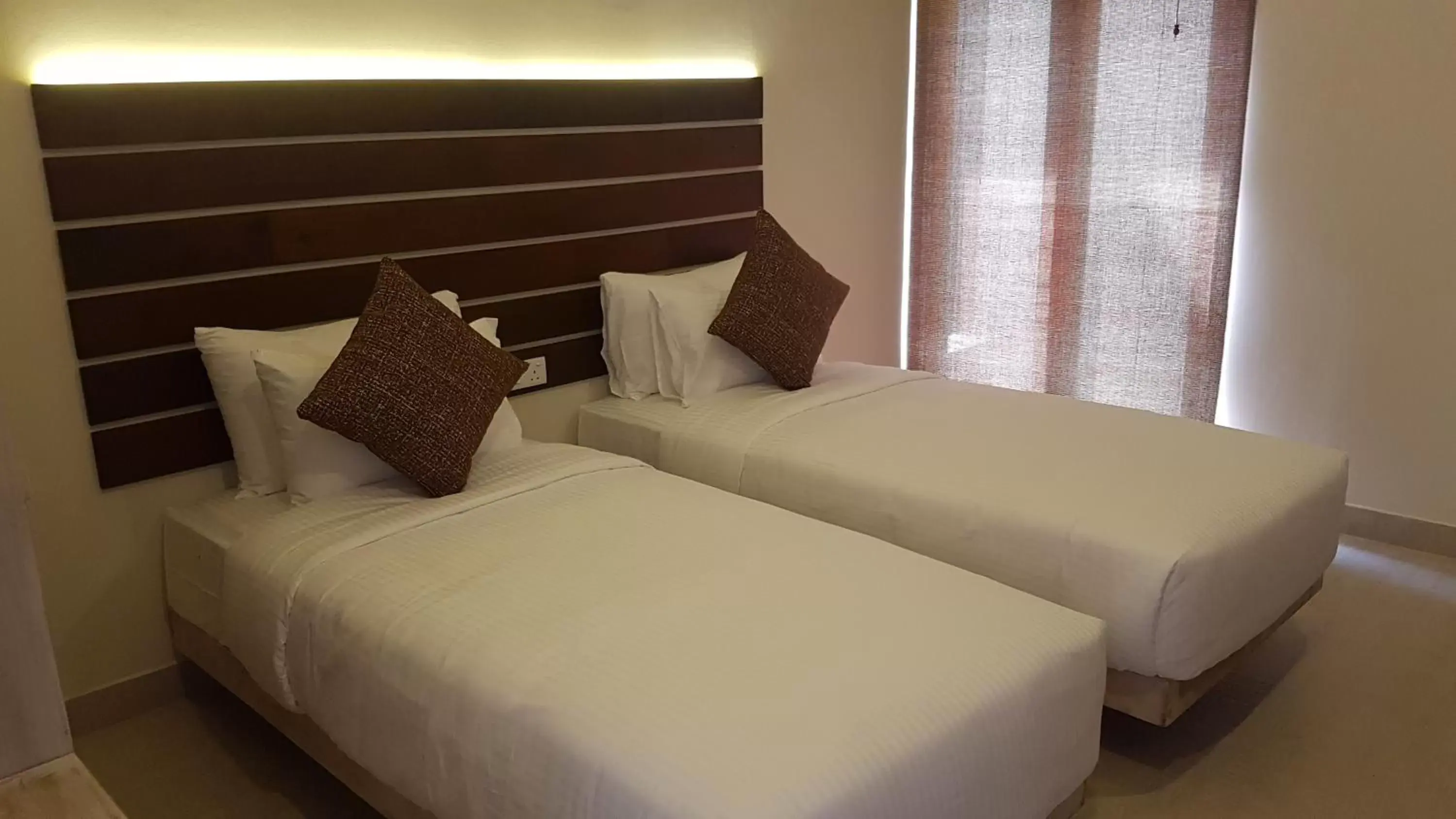 Bed in Hotel Cloud 9 Negombo
