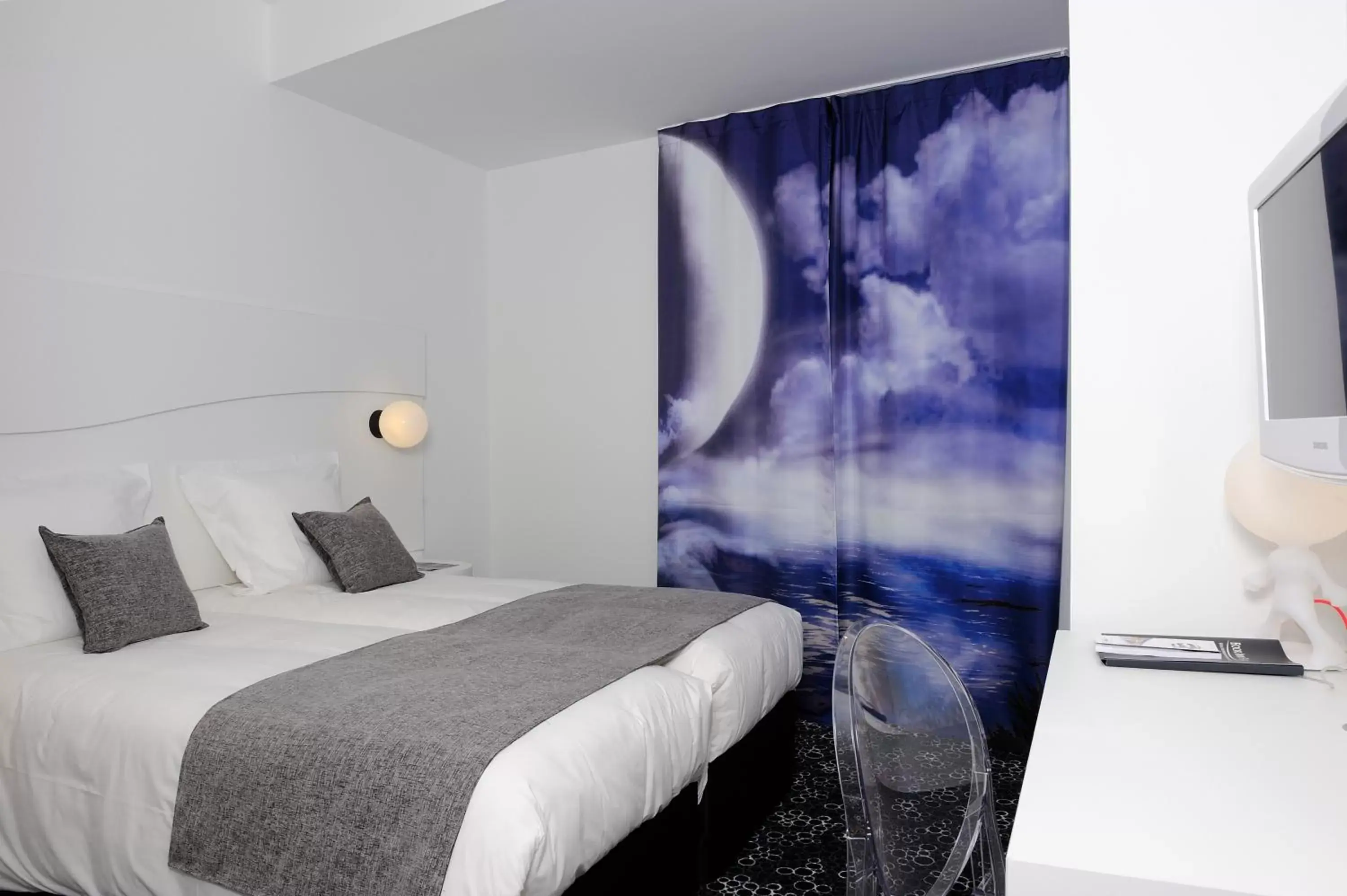 Standard Double Room in Kyriad Prestige Perpignan Centre del Mon