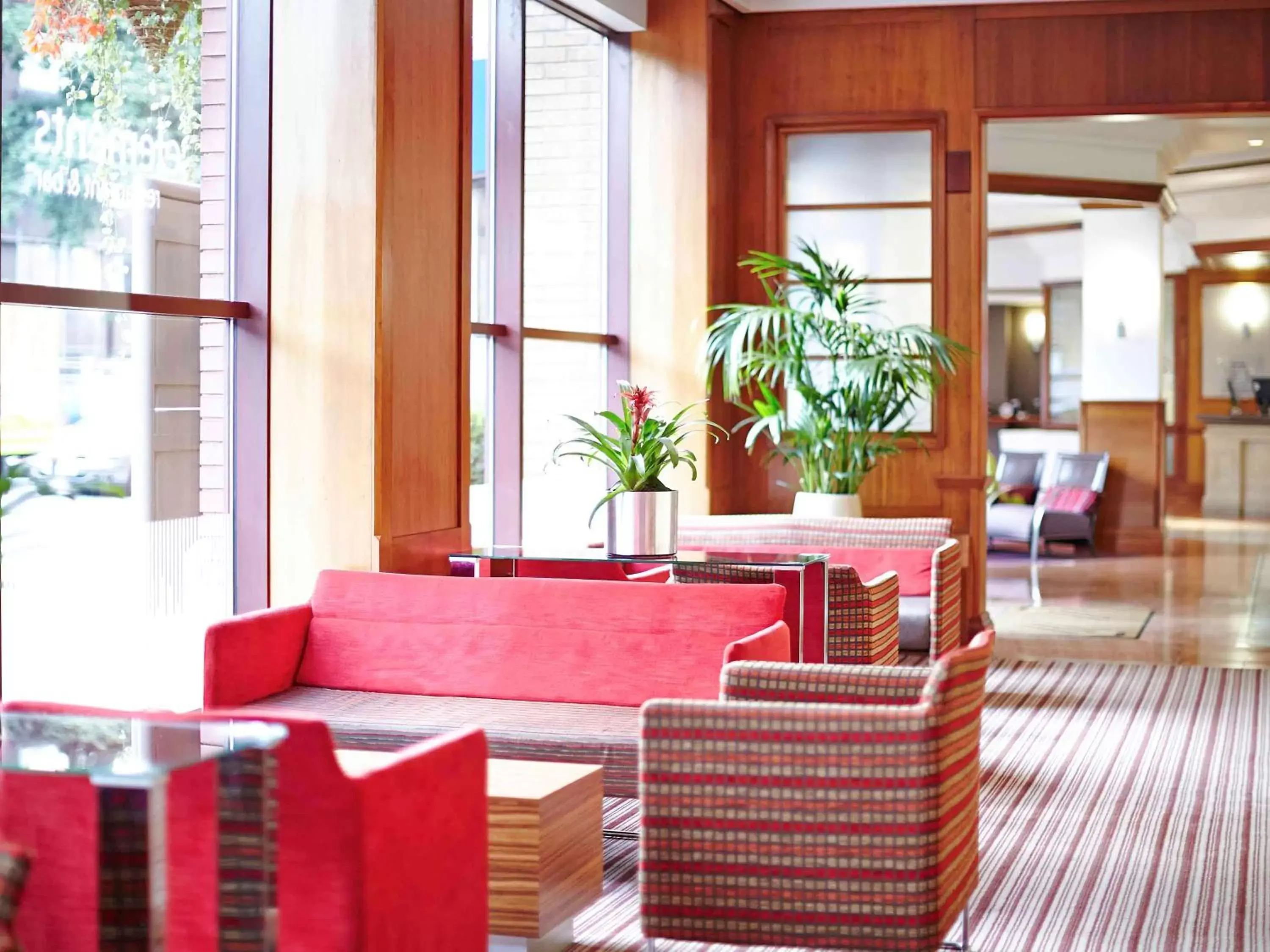 Lounge or bar, Lobby/Reception in Novotel Bristol Centre