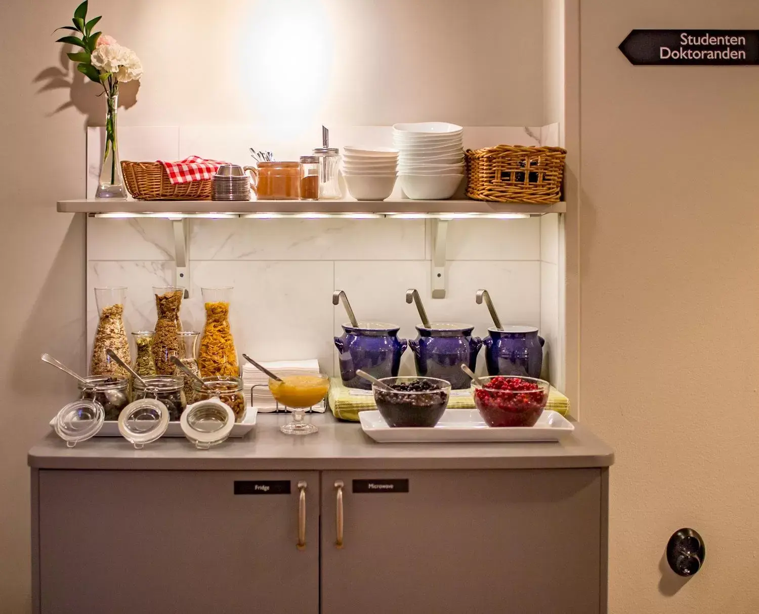 Buffet breakfast, Kitchen/Kitchenette in Akademihotellet