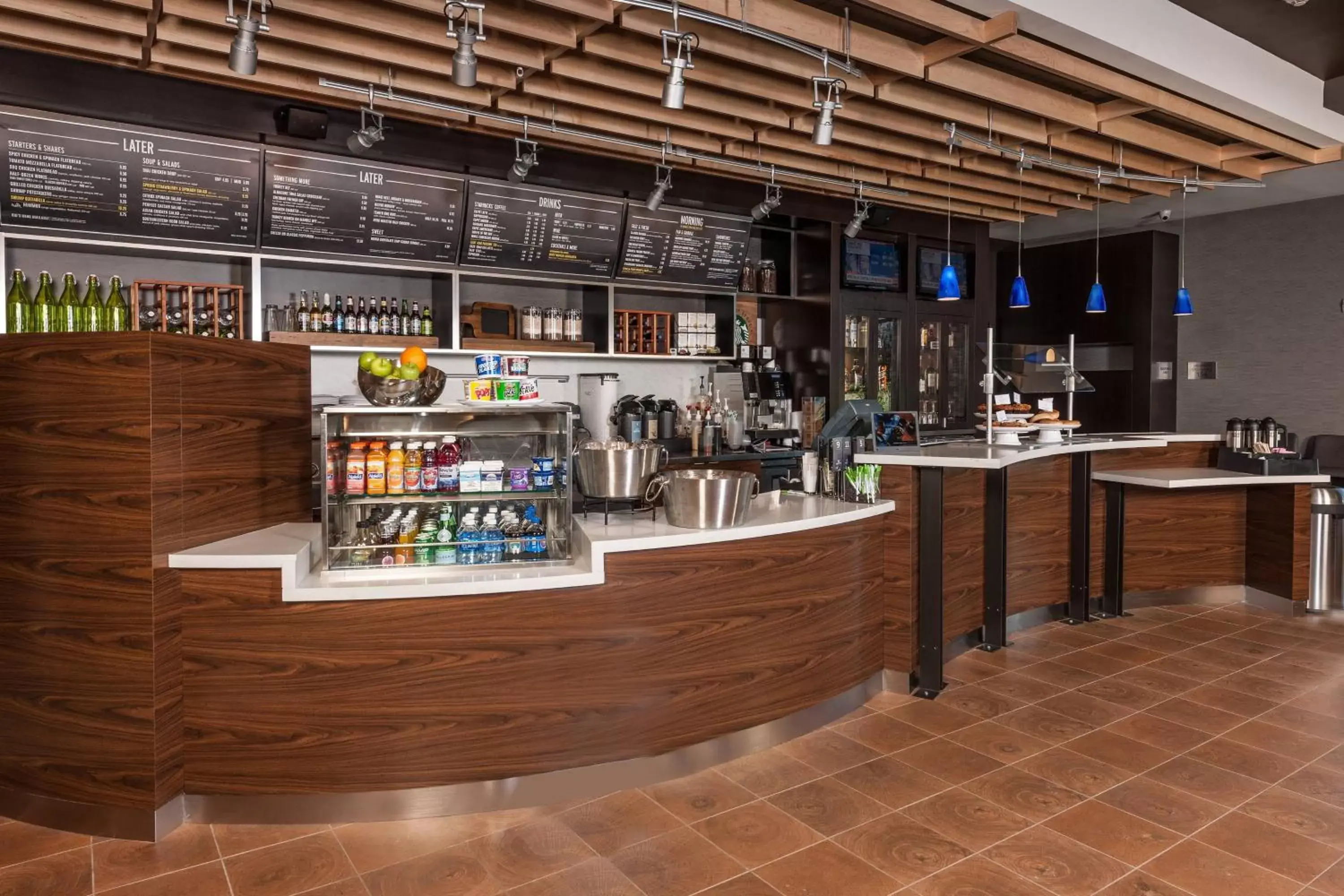 Restaurant/places to eat, Lounge/Bar in Courtyard by Marriott Boston Littleton