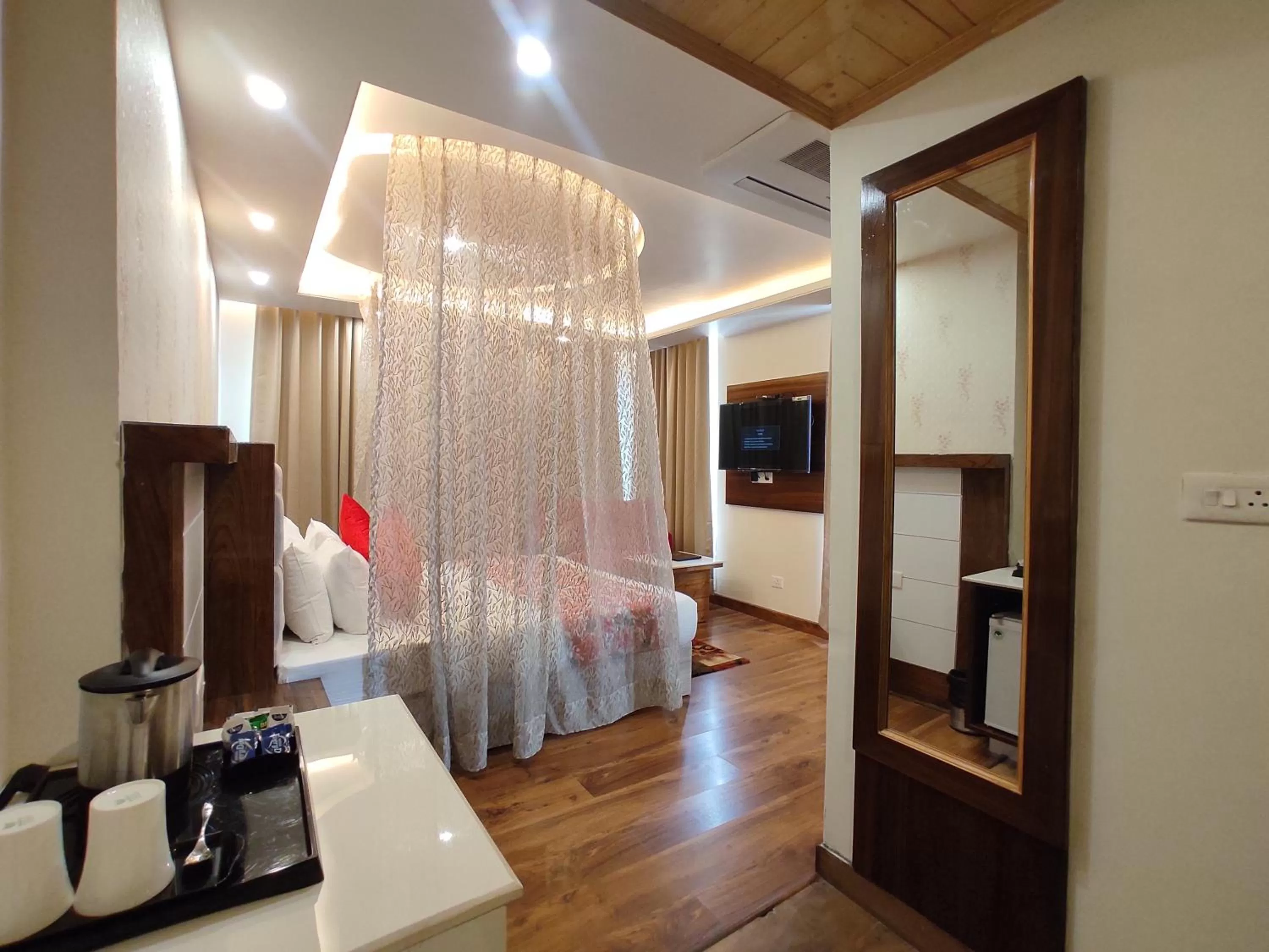 wedding, Bed in Abhilashi Residency & Spa - Centrally Heated & Air Cooled