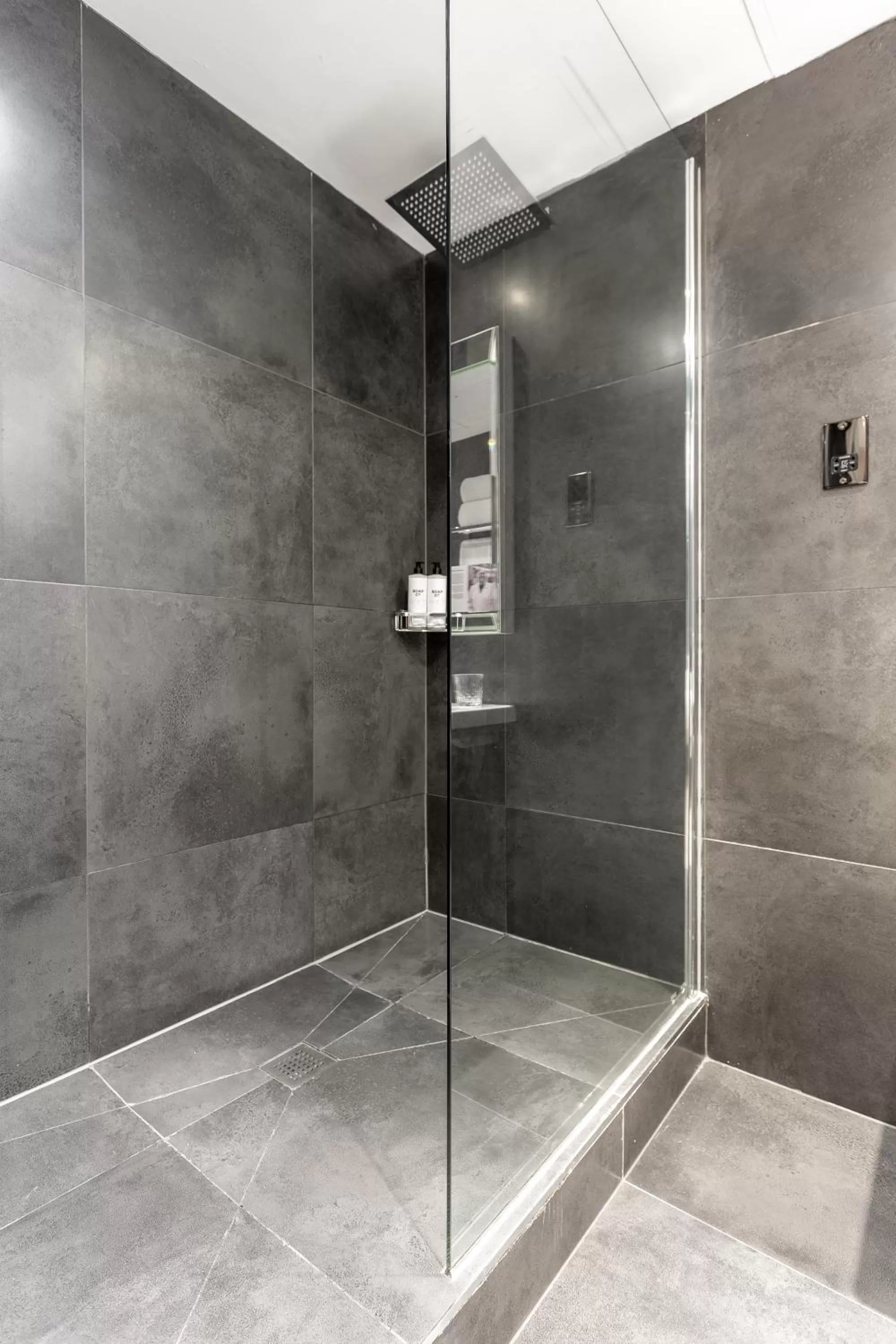 Shower in The Inn on the Mile