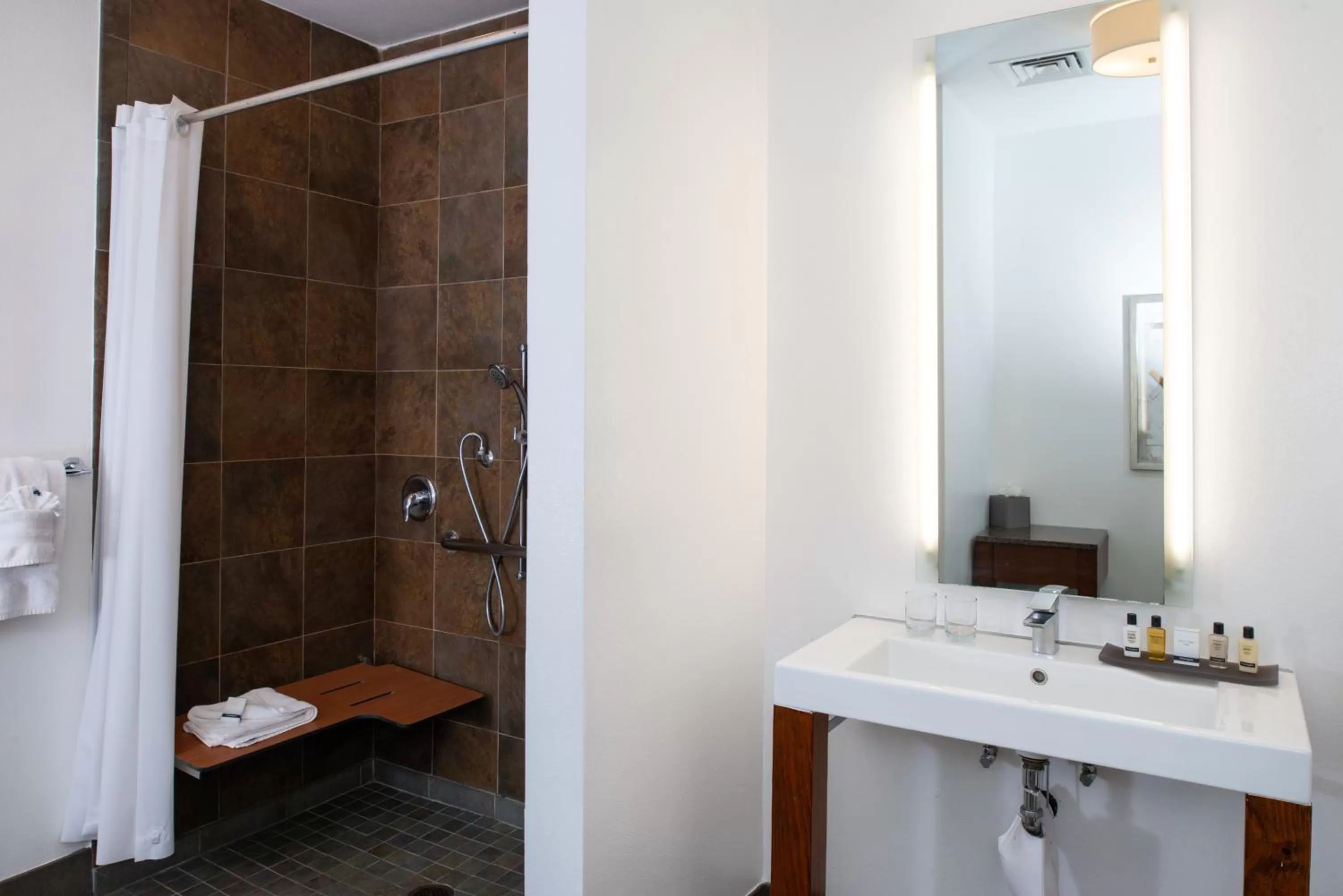 Bathroom in Wine Valley Inn