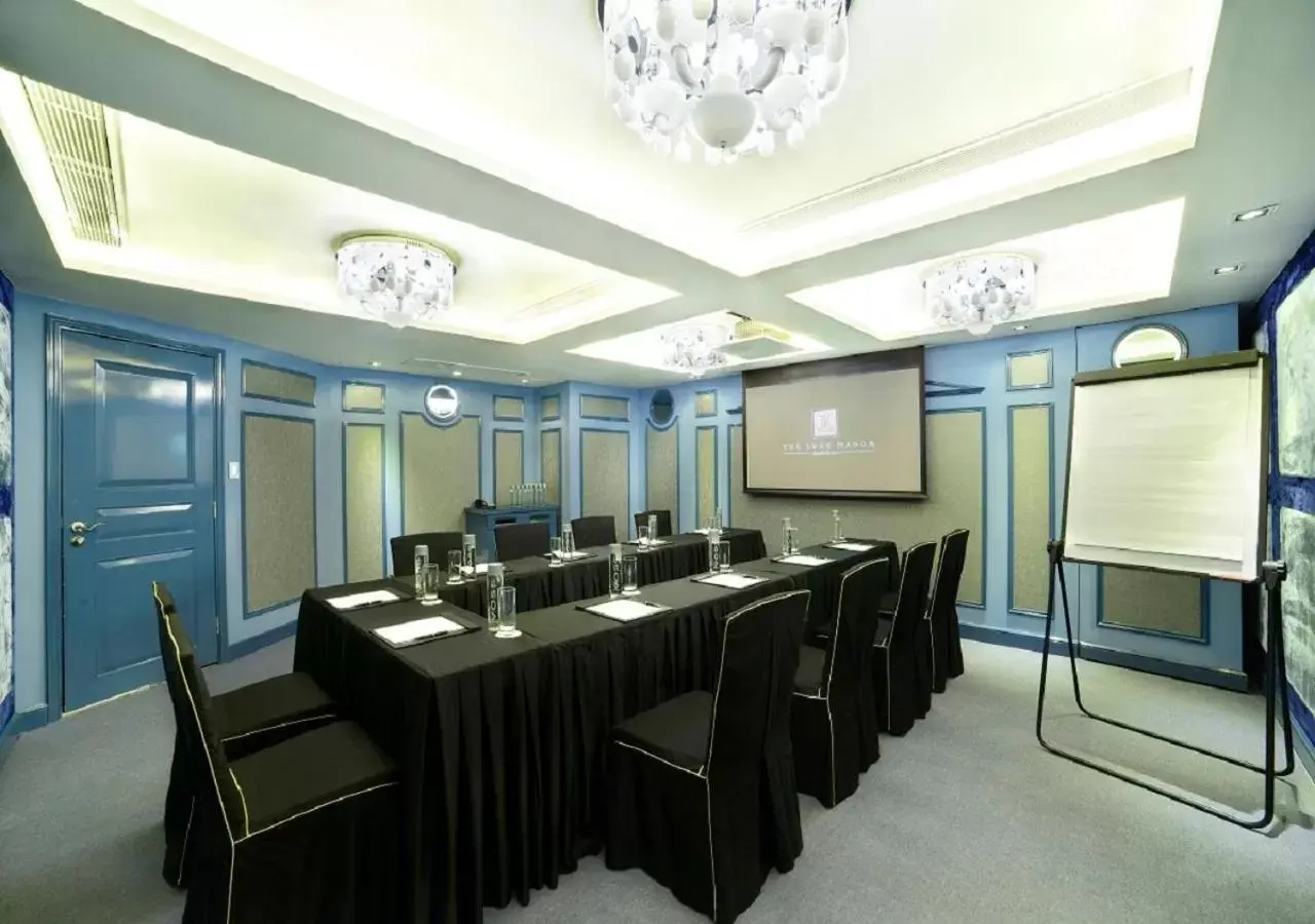 Meeting/conference room in The Luxe Manor