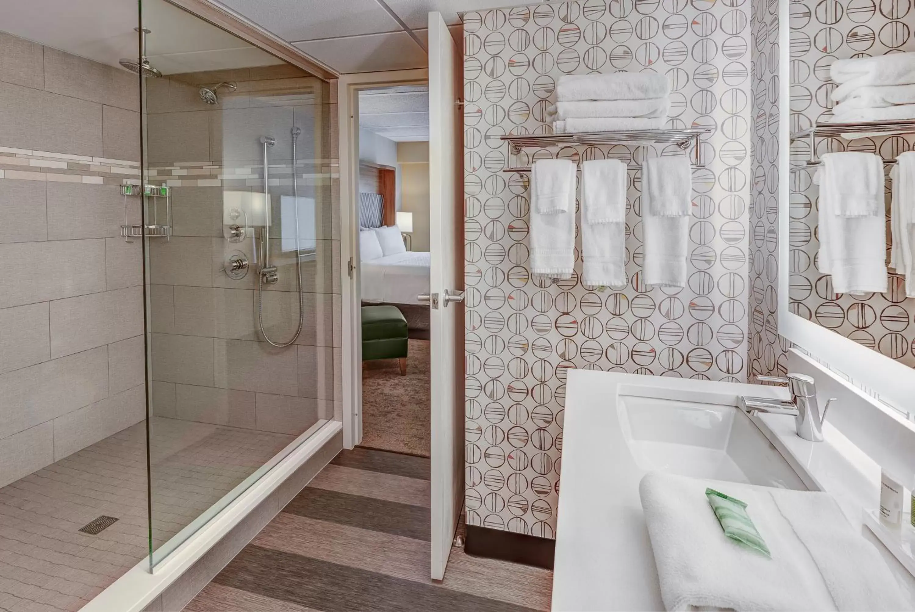Photo of the whole room, Bathroom in Holiday Inn East Windsor, an IHG Hotel