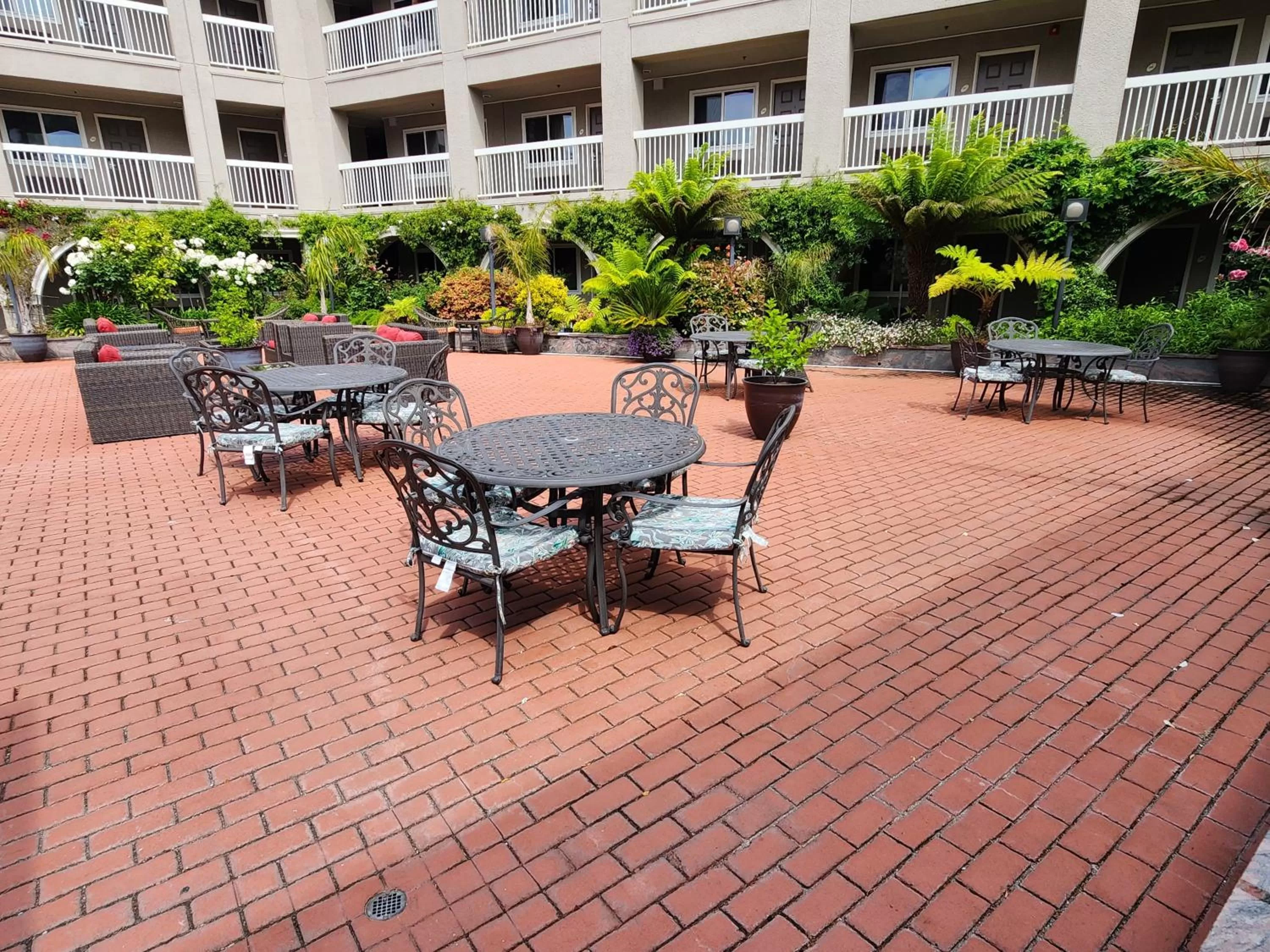 Patio in La Quinta by Wyndham San Francisco Airport West Millbrae FREE AIRPORT SHUTTLE