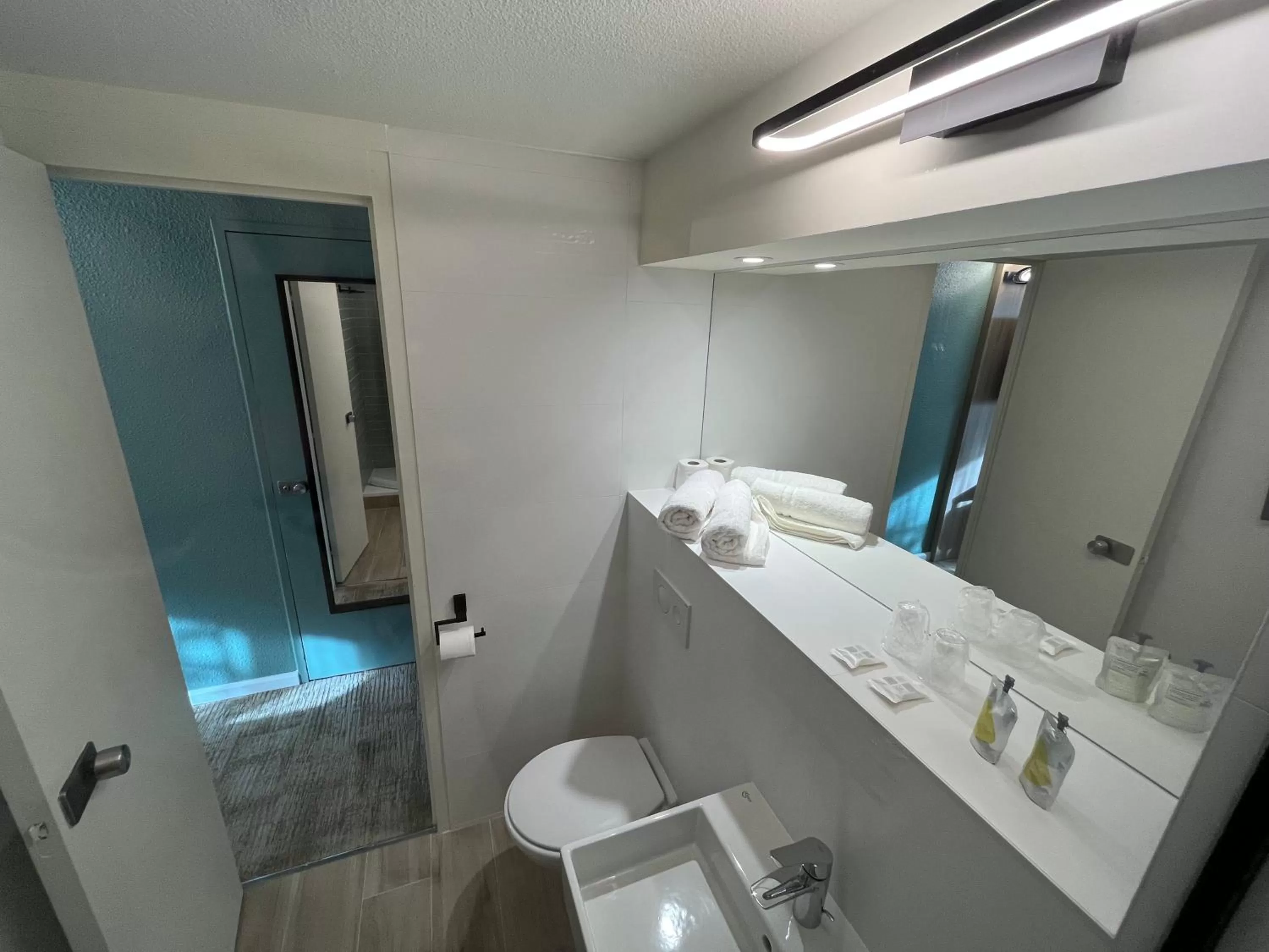 Toilet in HÔTEL KYRIAD MARSEILLE - Vitrolles Aéroport