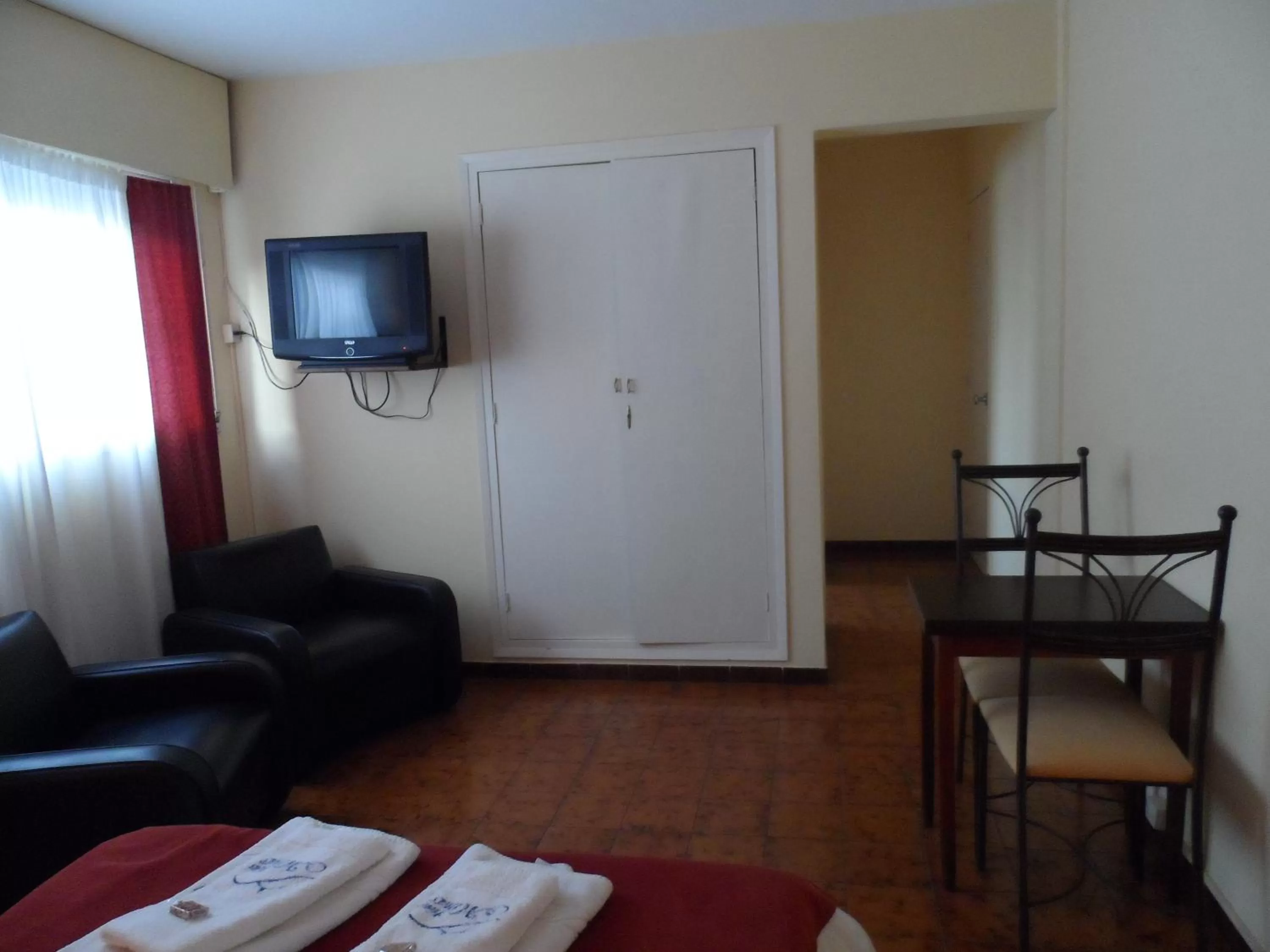Bedroom, TV/Entertainment Center in Hotel Minas