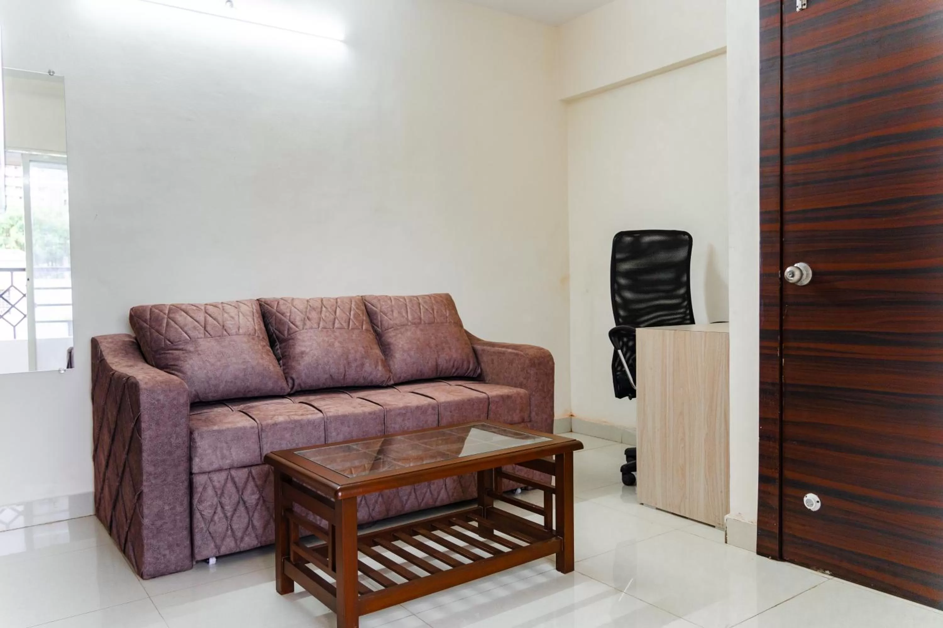 Seating Area in Itsy By Treebo - Opal Suites