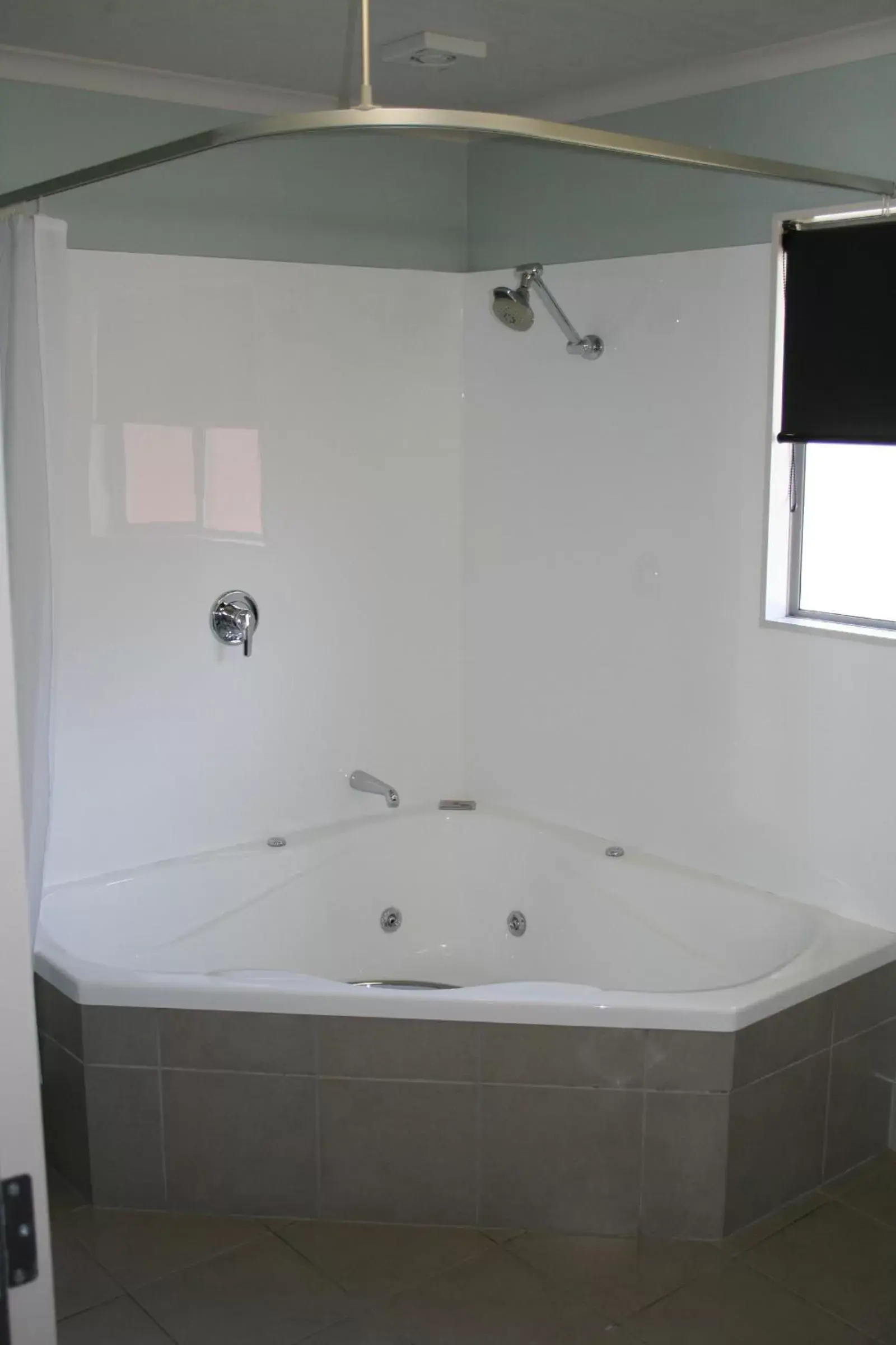 Bathroom in Aveda Motor Lodge