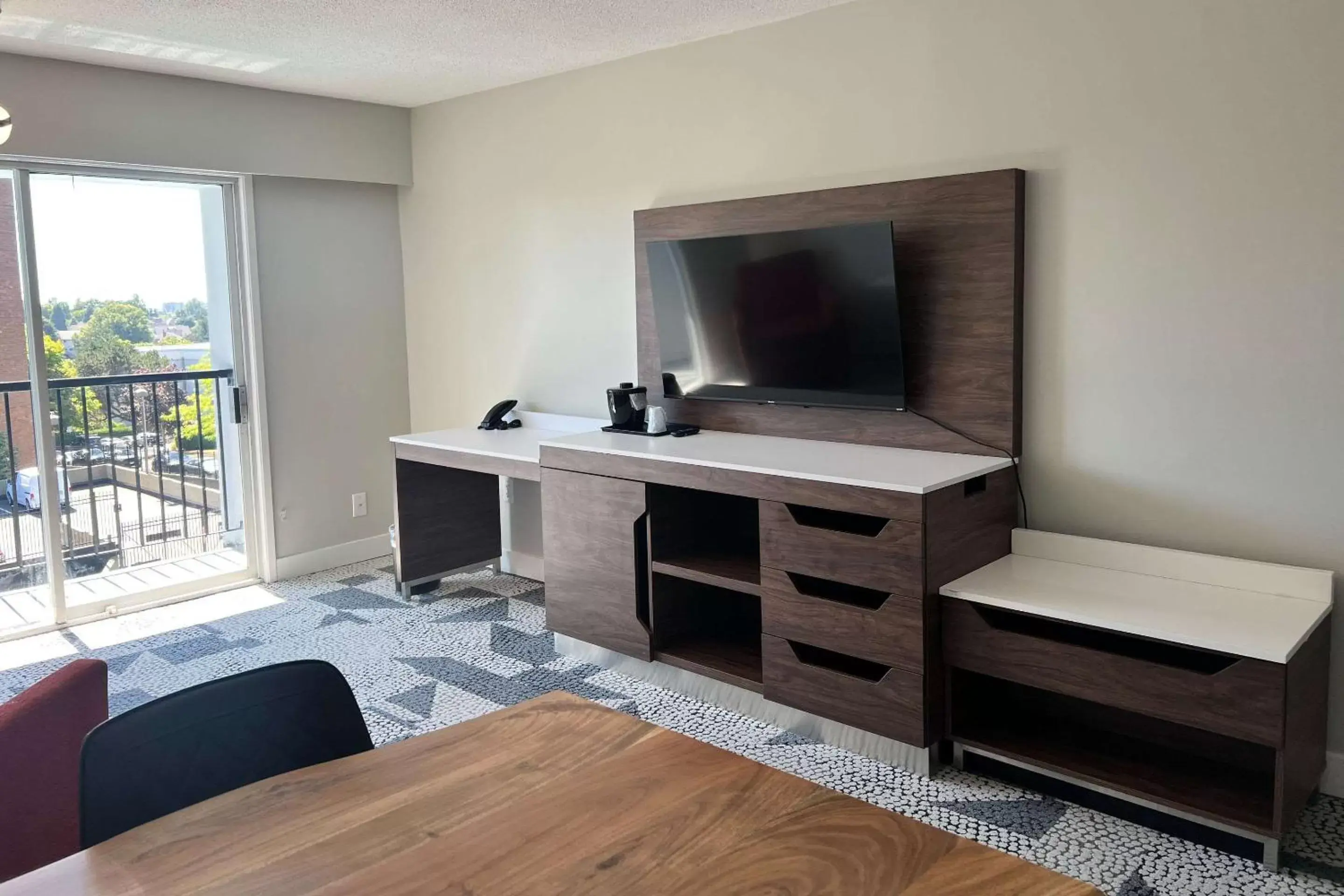 Bedroom, TV/Entertainment Center in The Vic, Ascend Hotel Collection